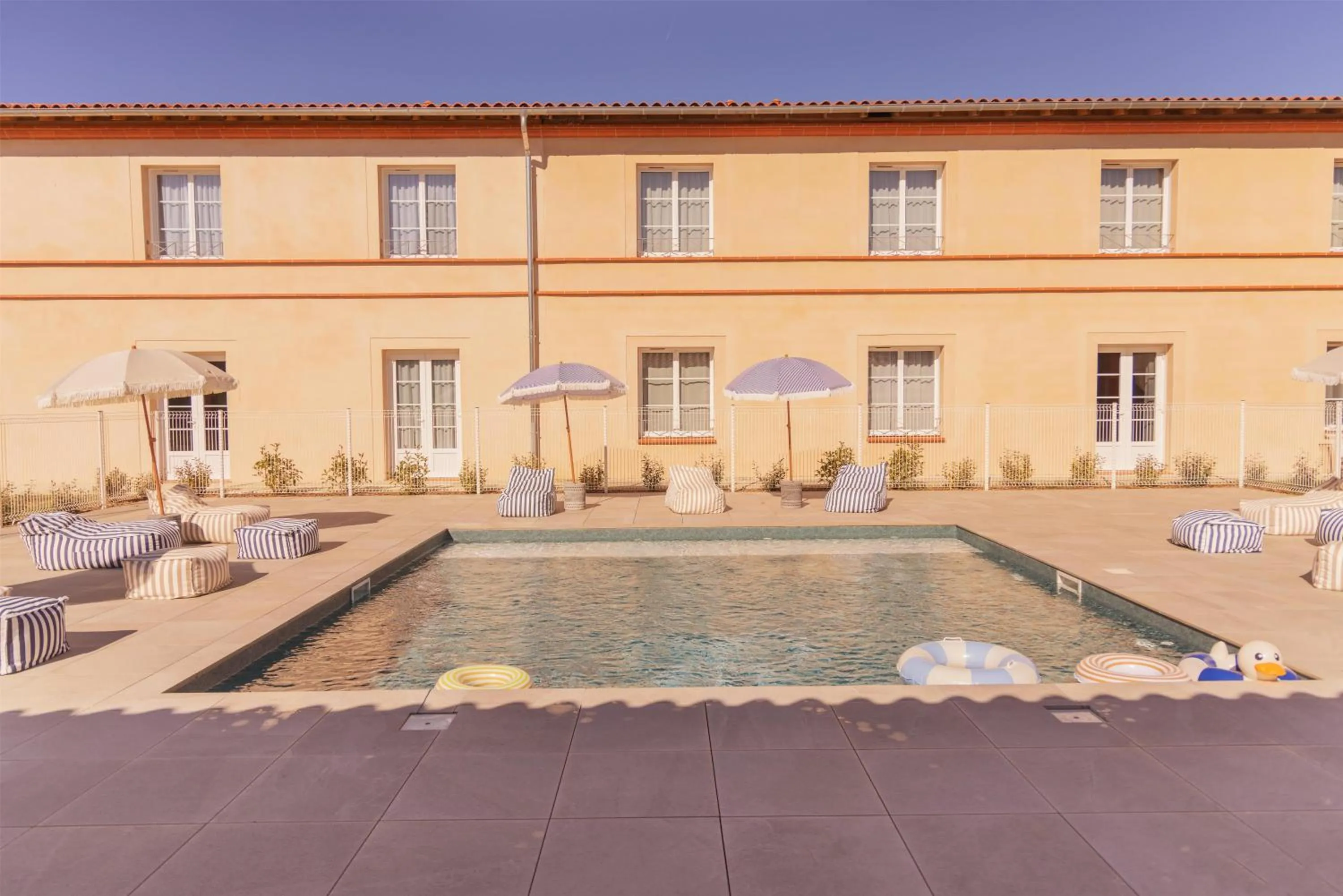 Pool view in Best Western Plus Le Canard sur le Toit