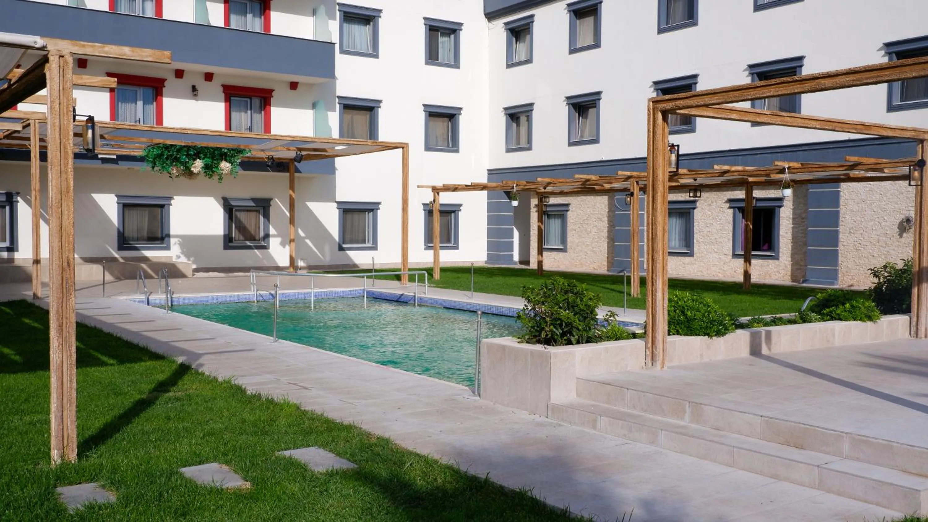 Swimming pool in Hotel Labella Bergama