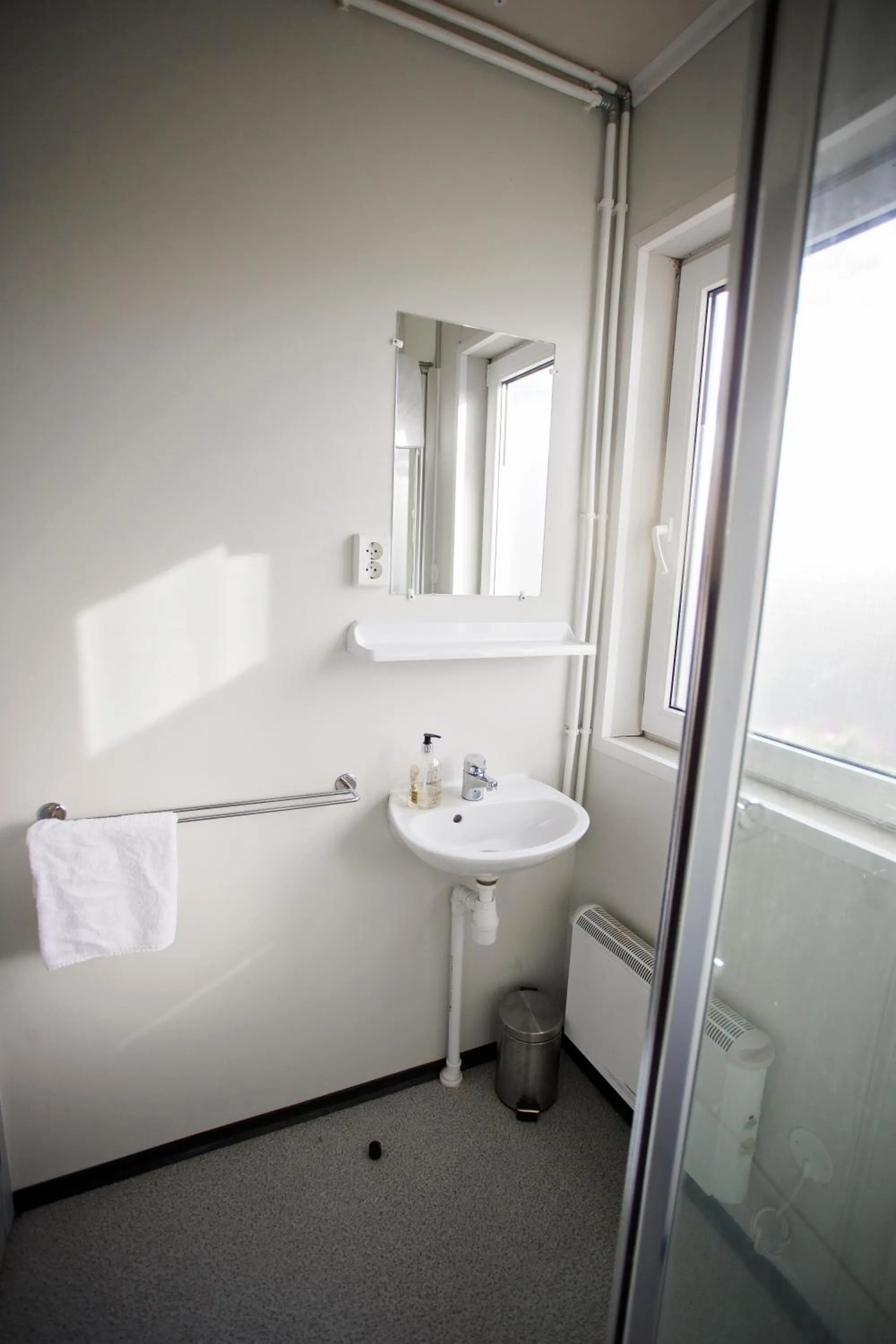 Bathroom, Bed in Hestaland Guesthouse Horse Farm Stay