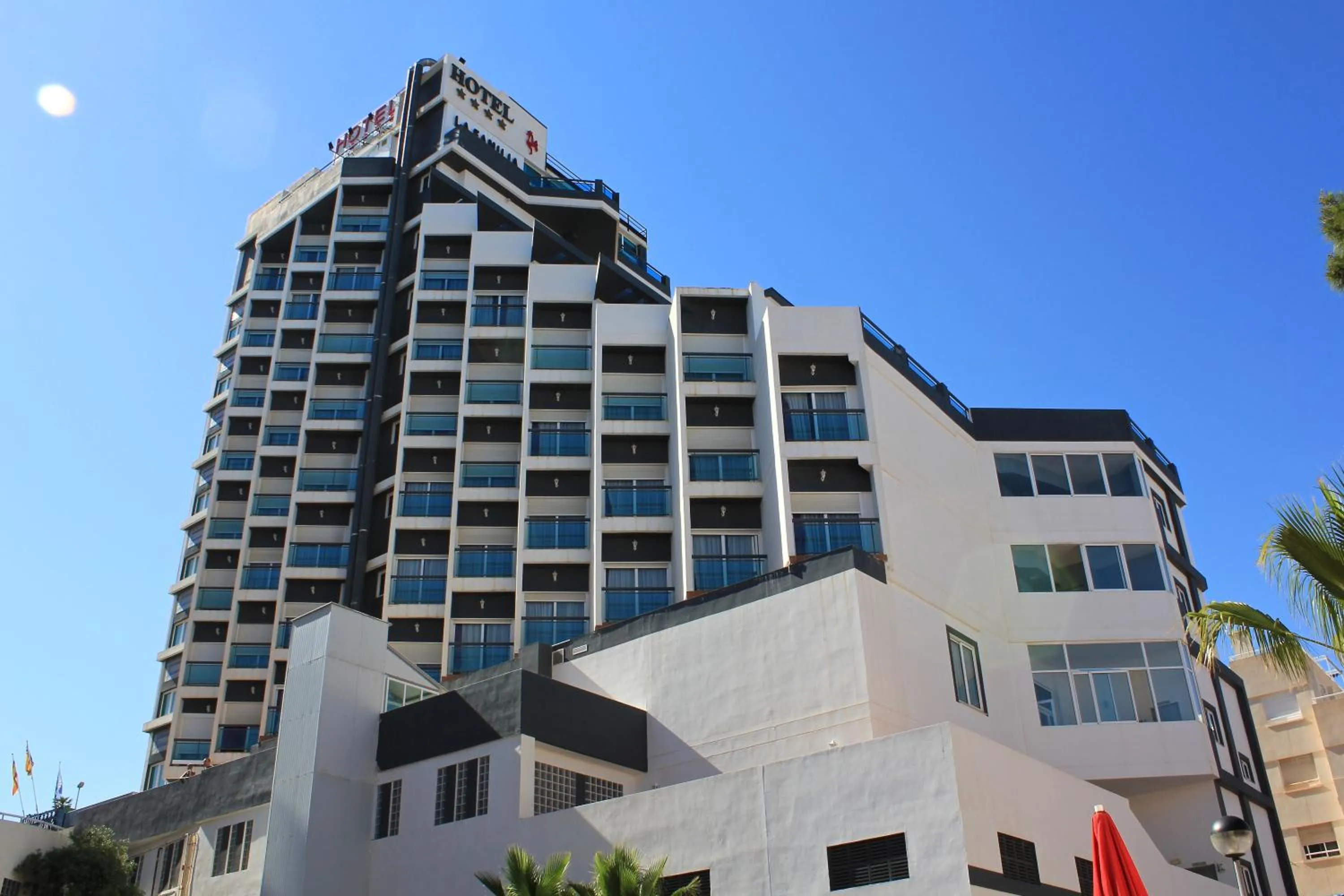 Nearby landmark in La Familia Gallo Rojo