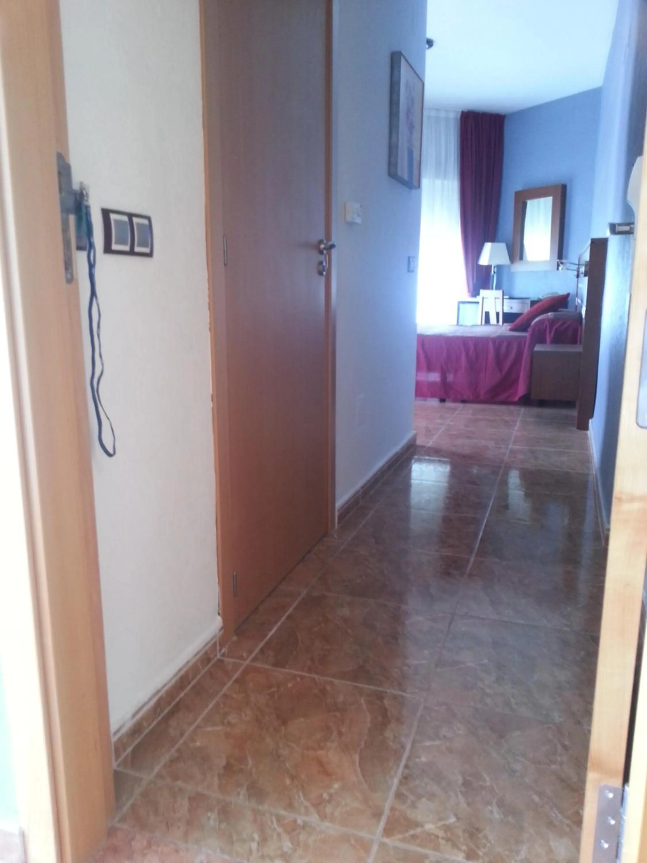 Day, Bed in La Familia Gallo Rojo