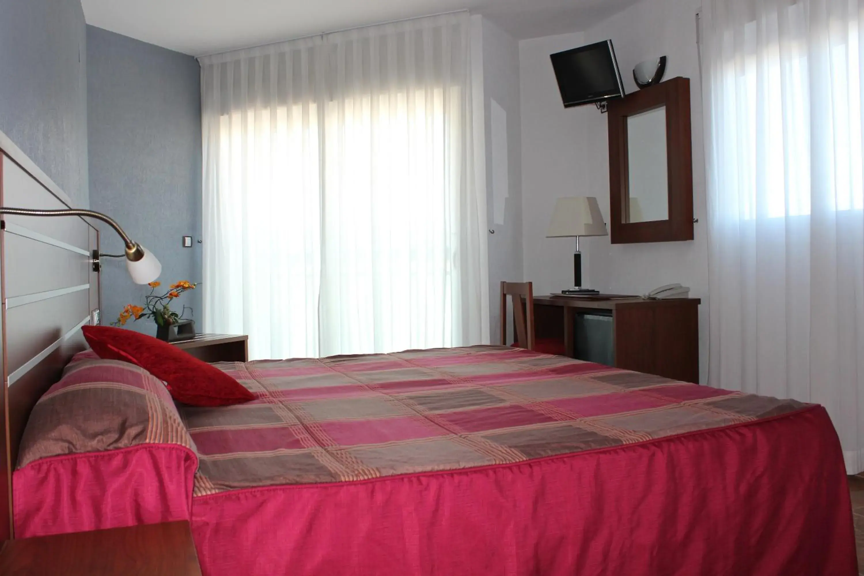 Twin Room in La Familia Gallo Rojo Twin Room in La Familia Gallo Rojo