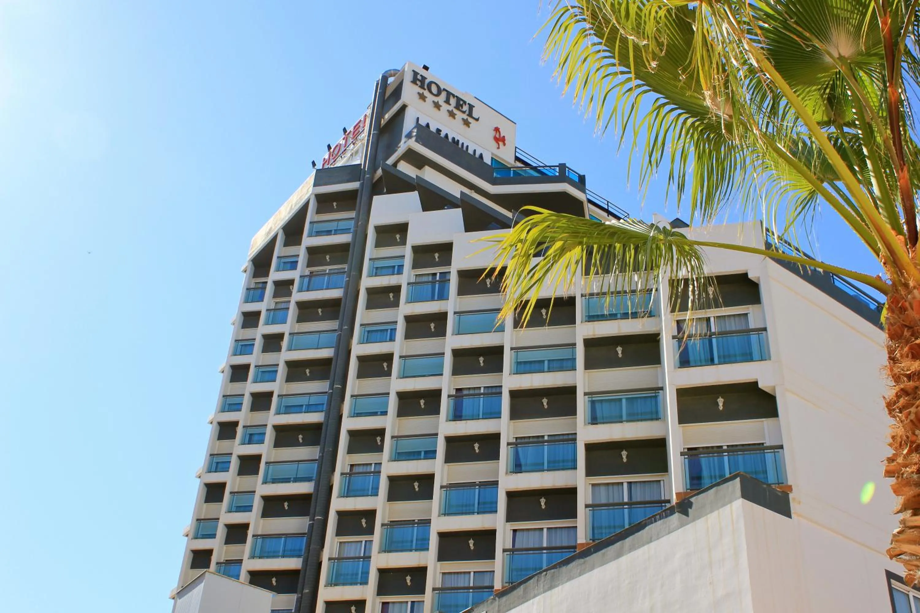 Facade/entrance in La Familia Gallo Rojo