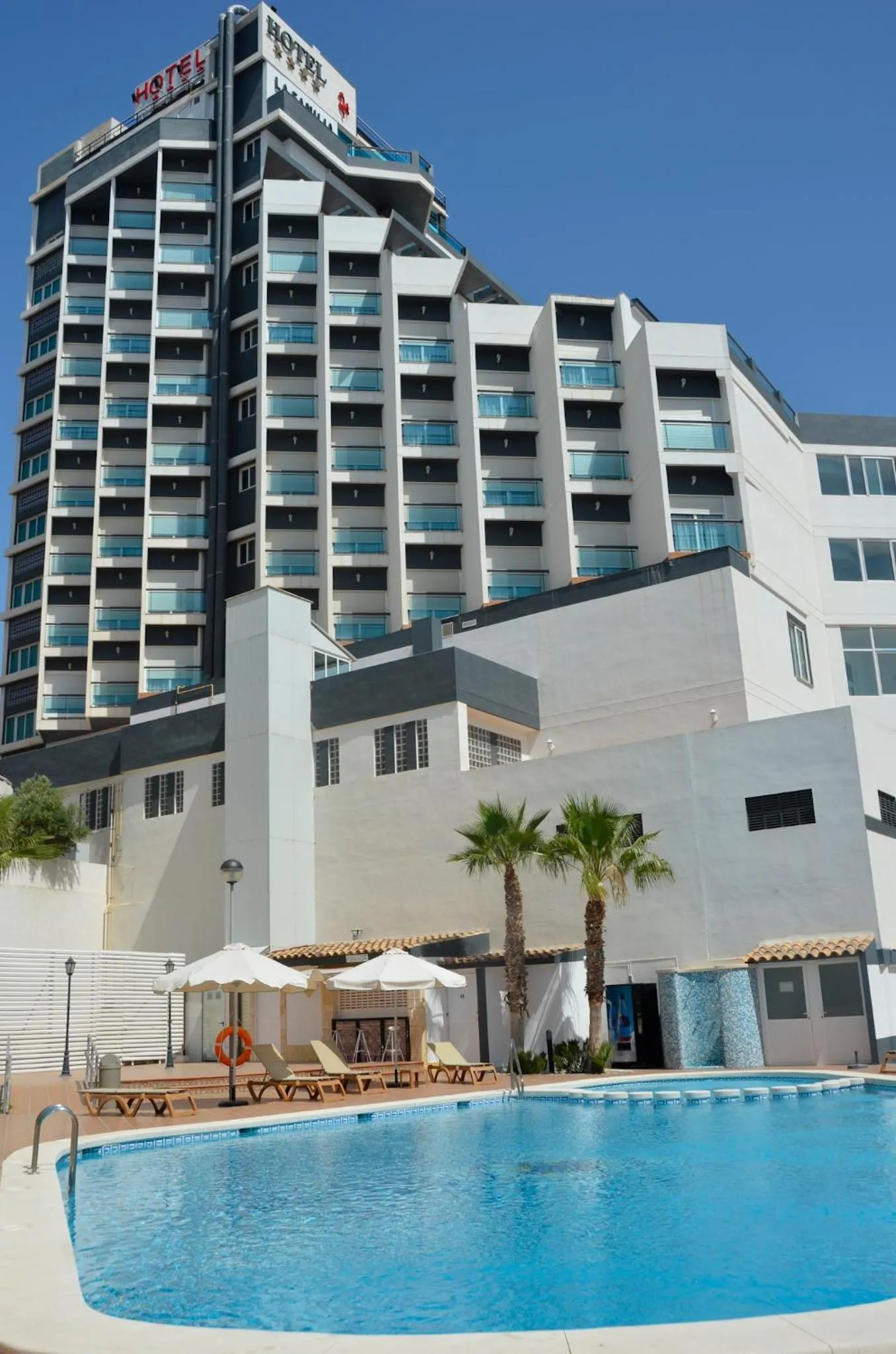 Nearby landmark in La Familia Gallo Rojo