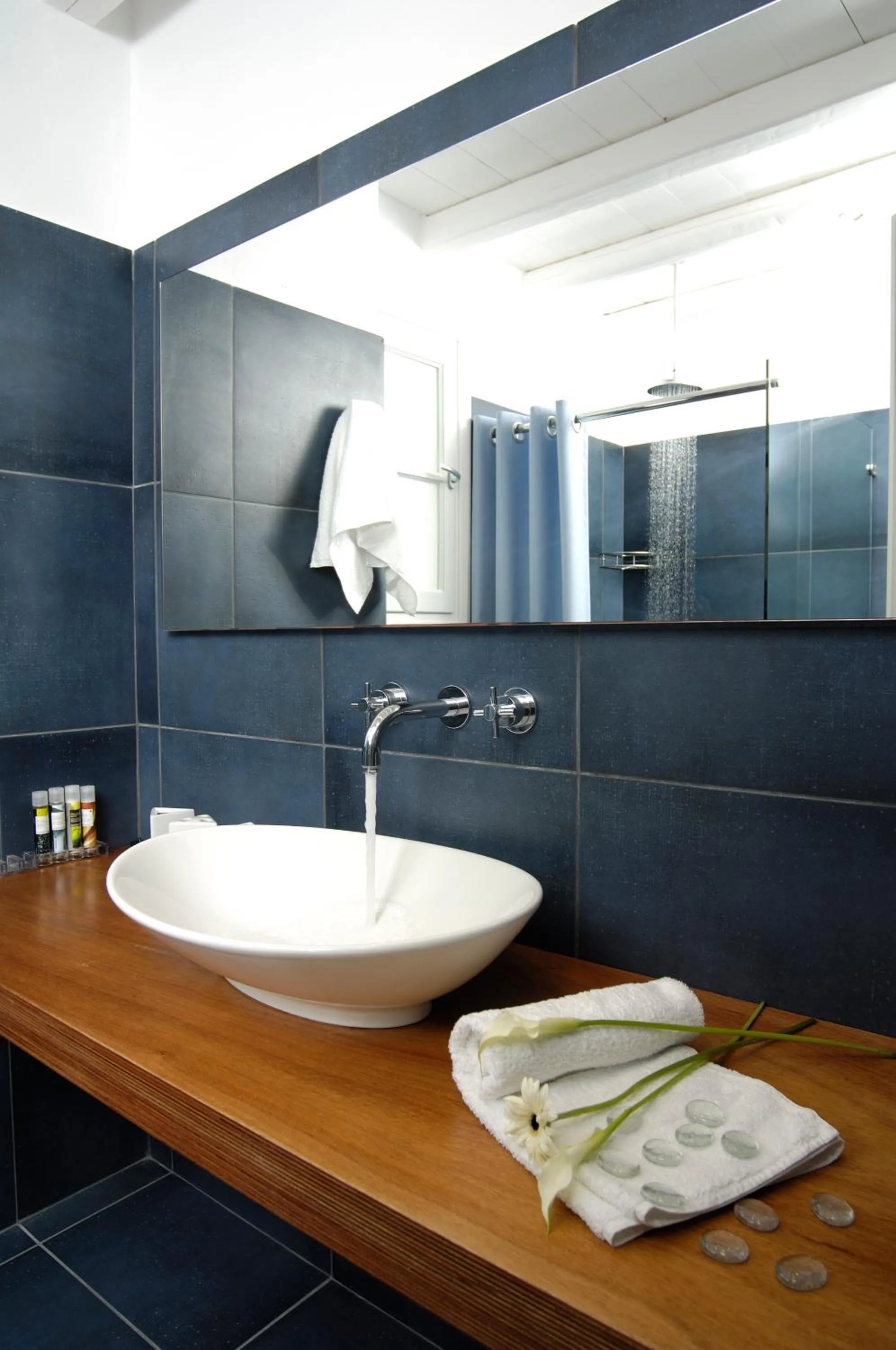 Bathroom in Kapetan Tasos Suites