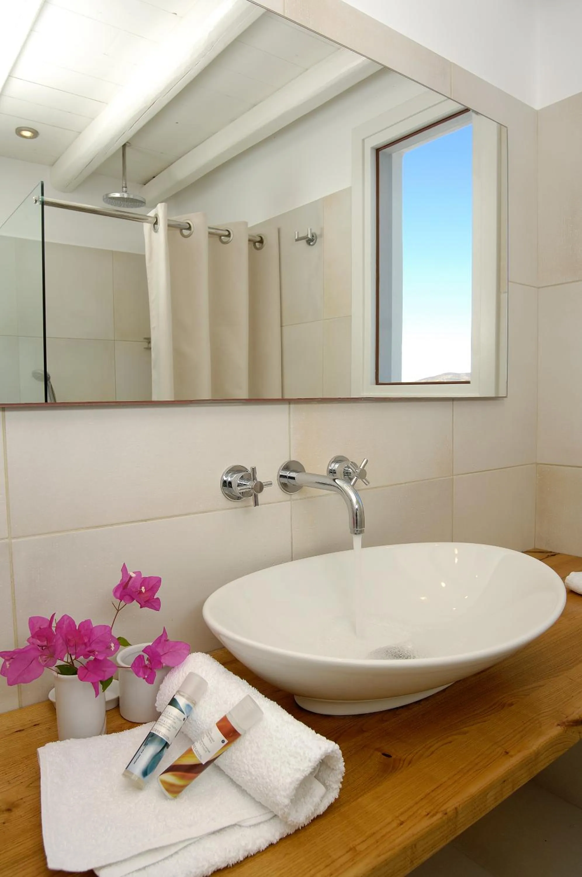 Bathroom in Kapetan Tasos Suites