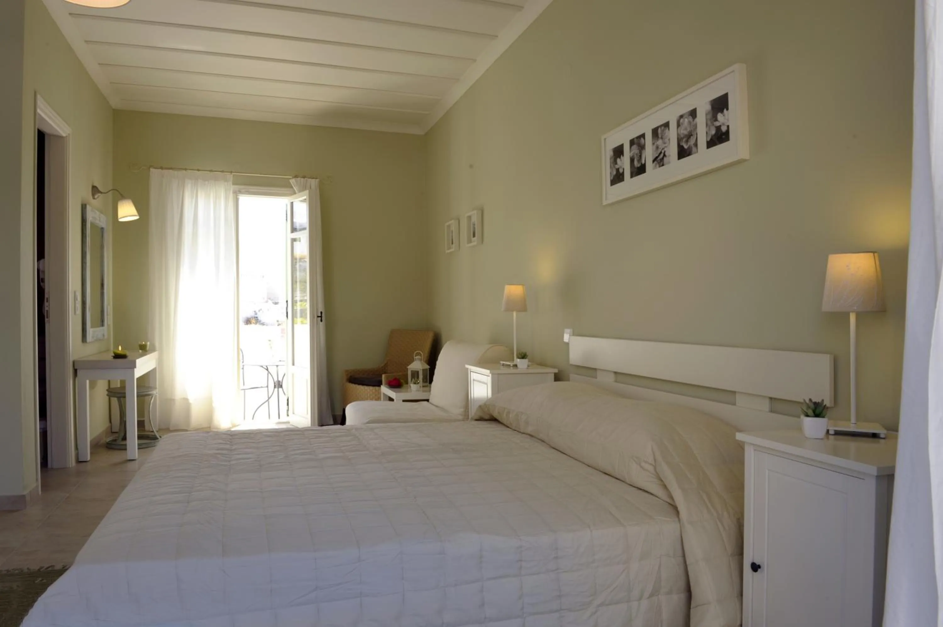 Bedroom, Bed in Almyris