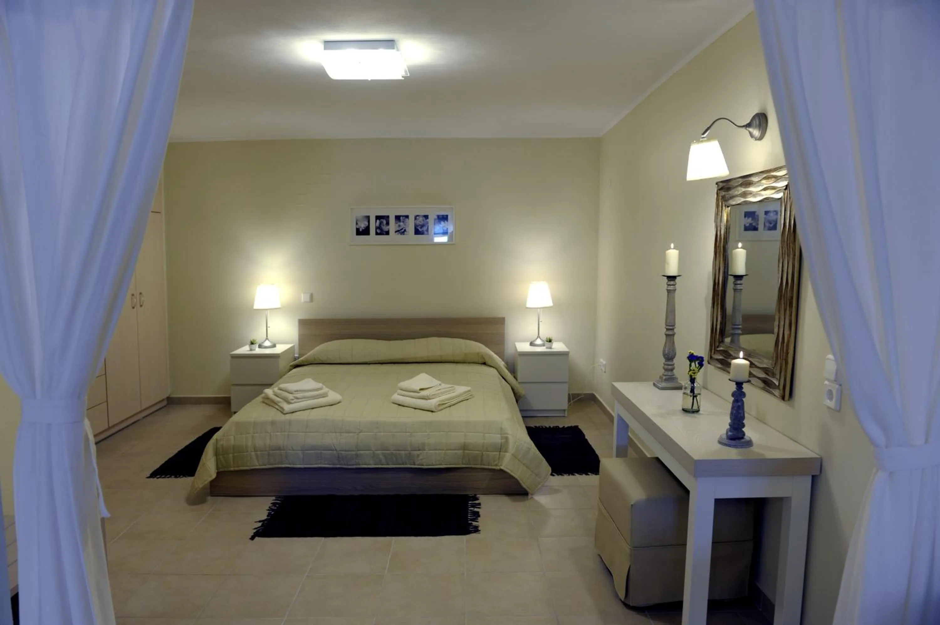 Bedroom, Bed in Almyris