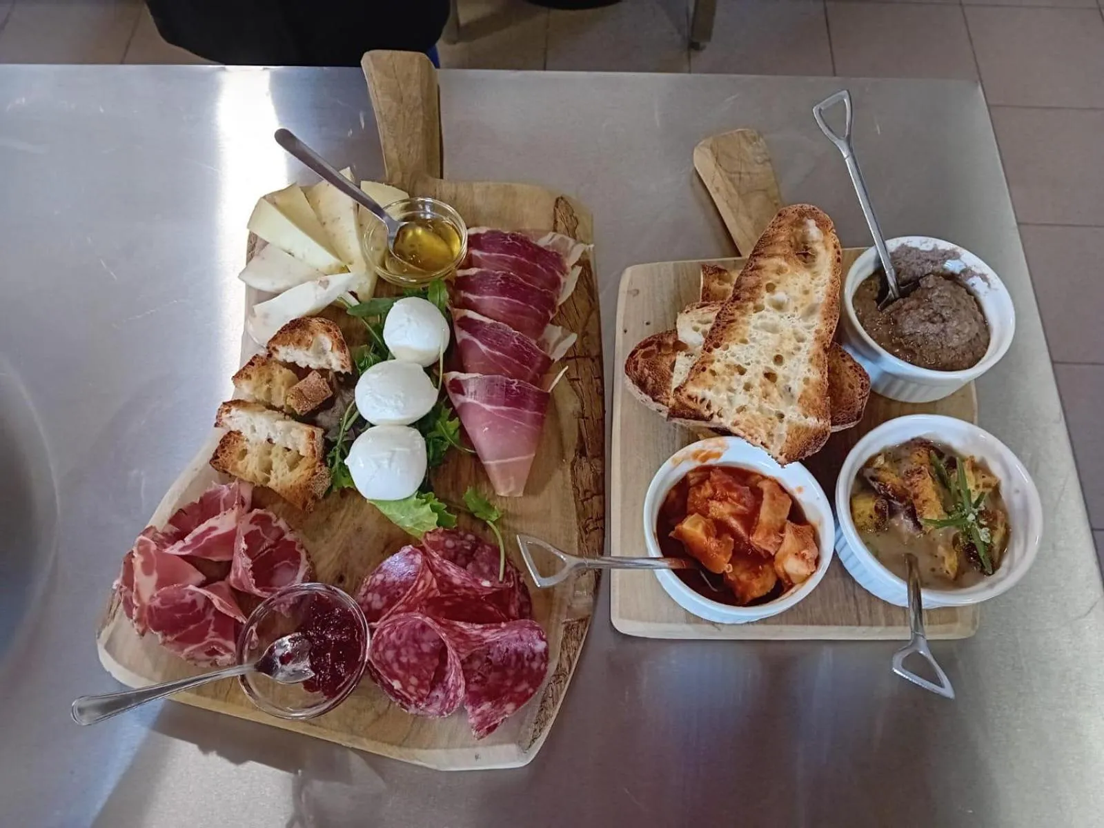 Restaurant/places to eat in Agriturismo Podere Farnesiana