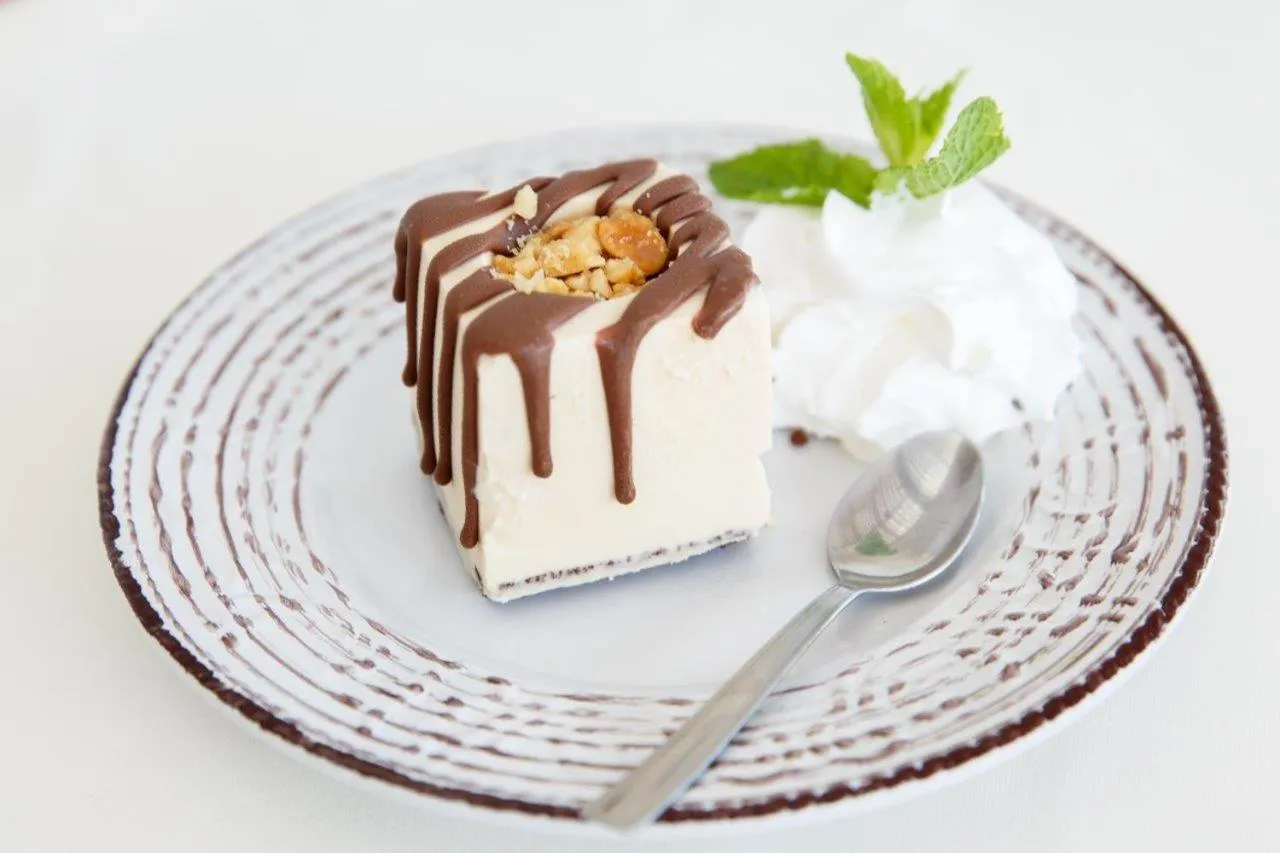 Restaurant/places to eat in Nautic Sport Club