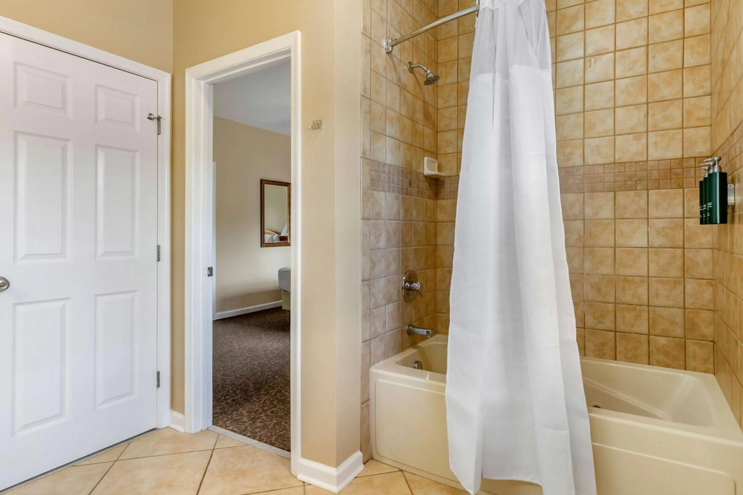 Bathroom, Bed in Hilton Vacation Club The Historic Powhatan Williamsburg