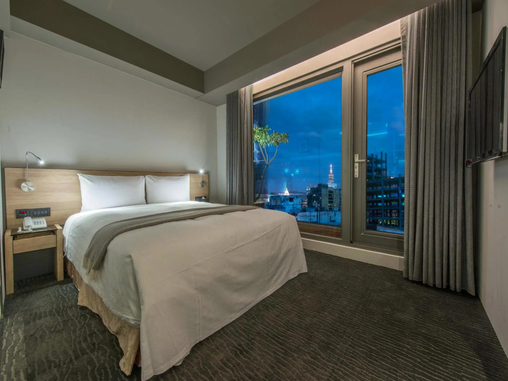 Photo of the whole room, Bed in Simple + Hotel