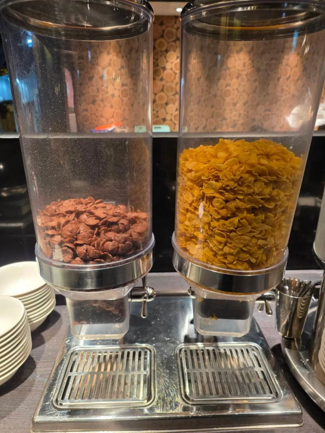 Breakfast in Simple + Hotel