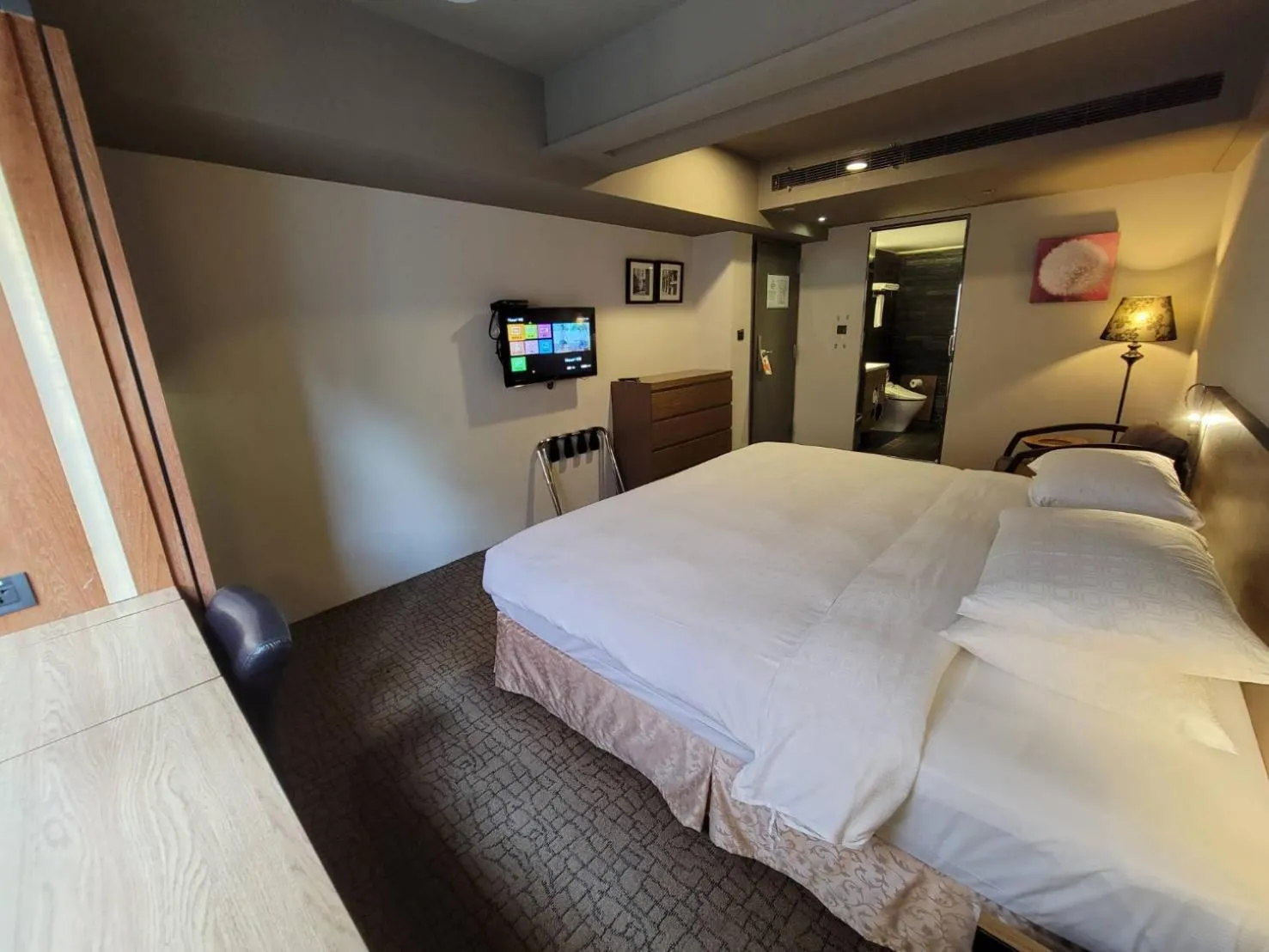 Photo of the whole room, Bed in Simple + Hotel