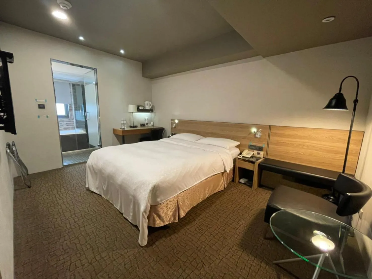 Photo of the whole room, Bed in Simple + Hotel