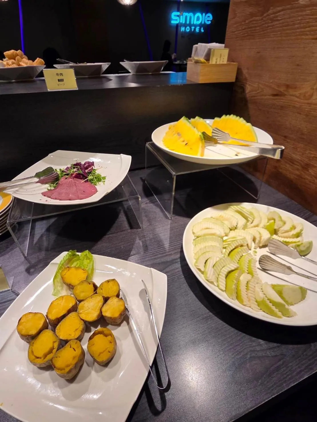 Breakfast in Simple + Hotel