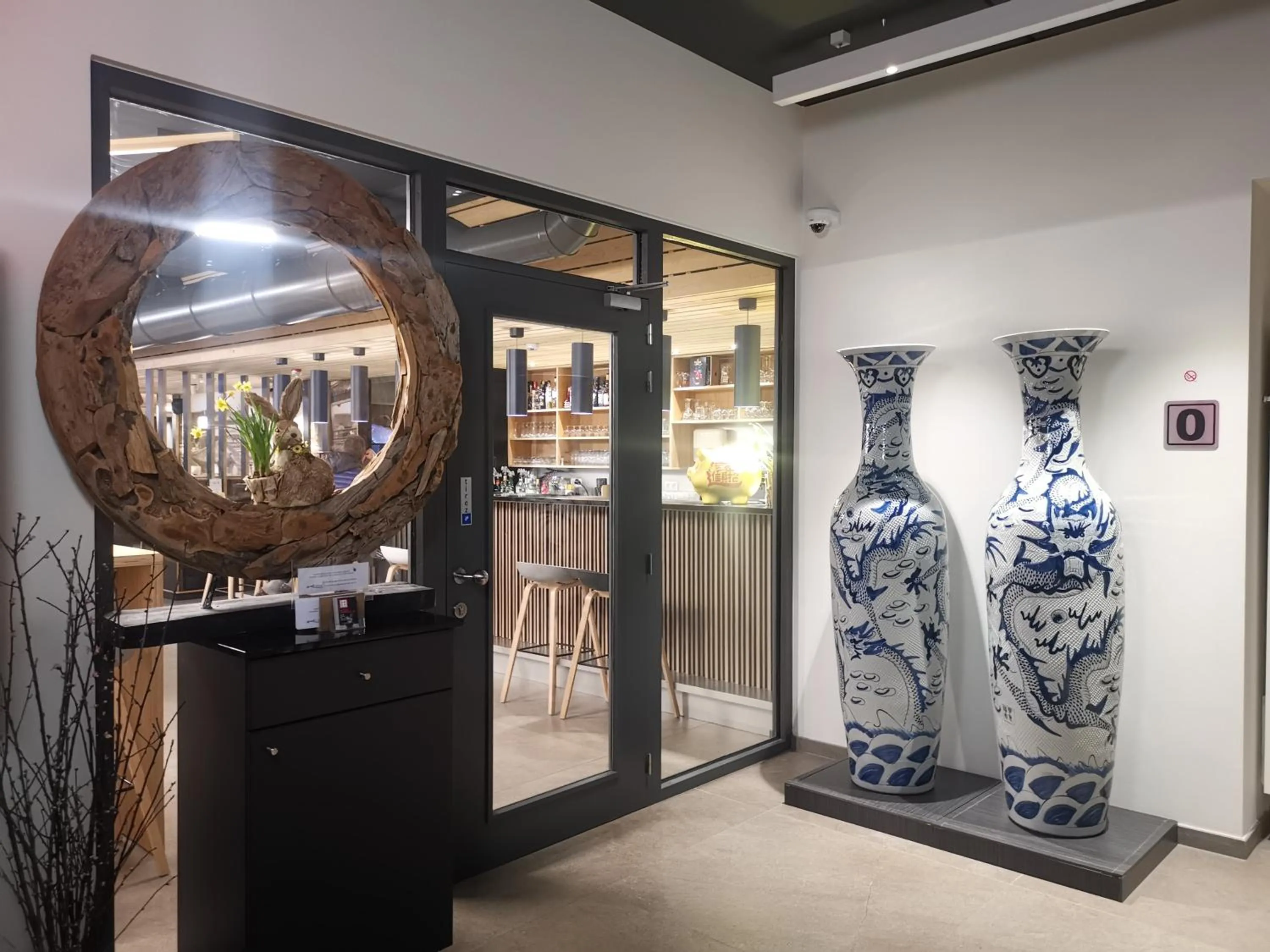 Facade/entrance in cité impériale ye