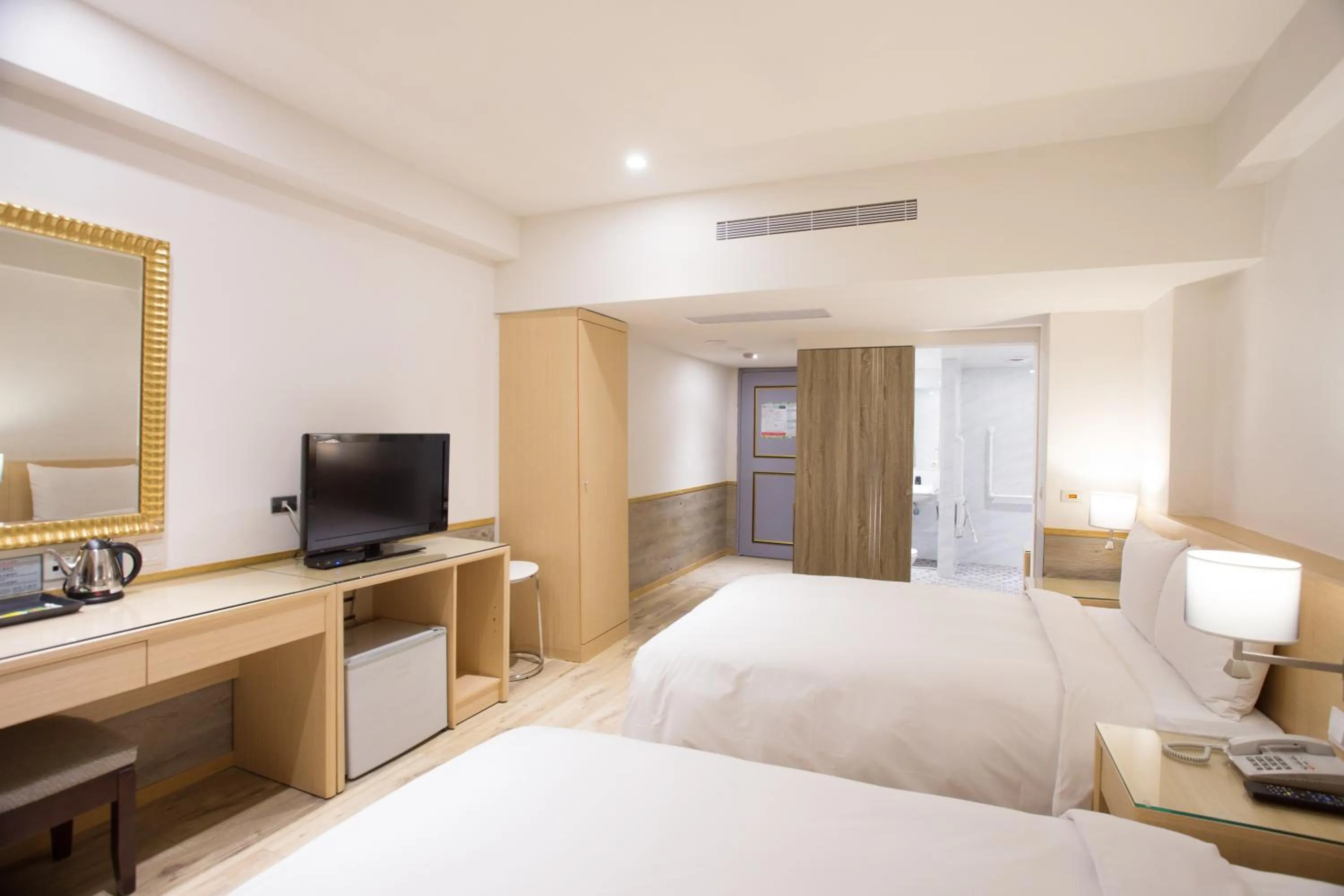 Bedroom, Bed in Rainbow Hotel