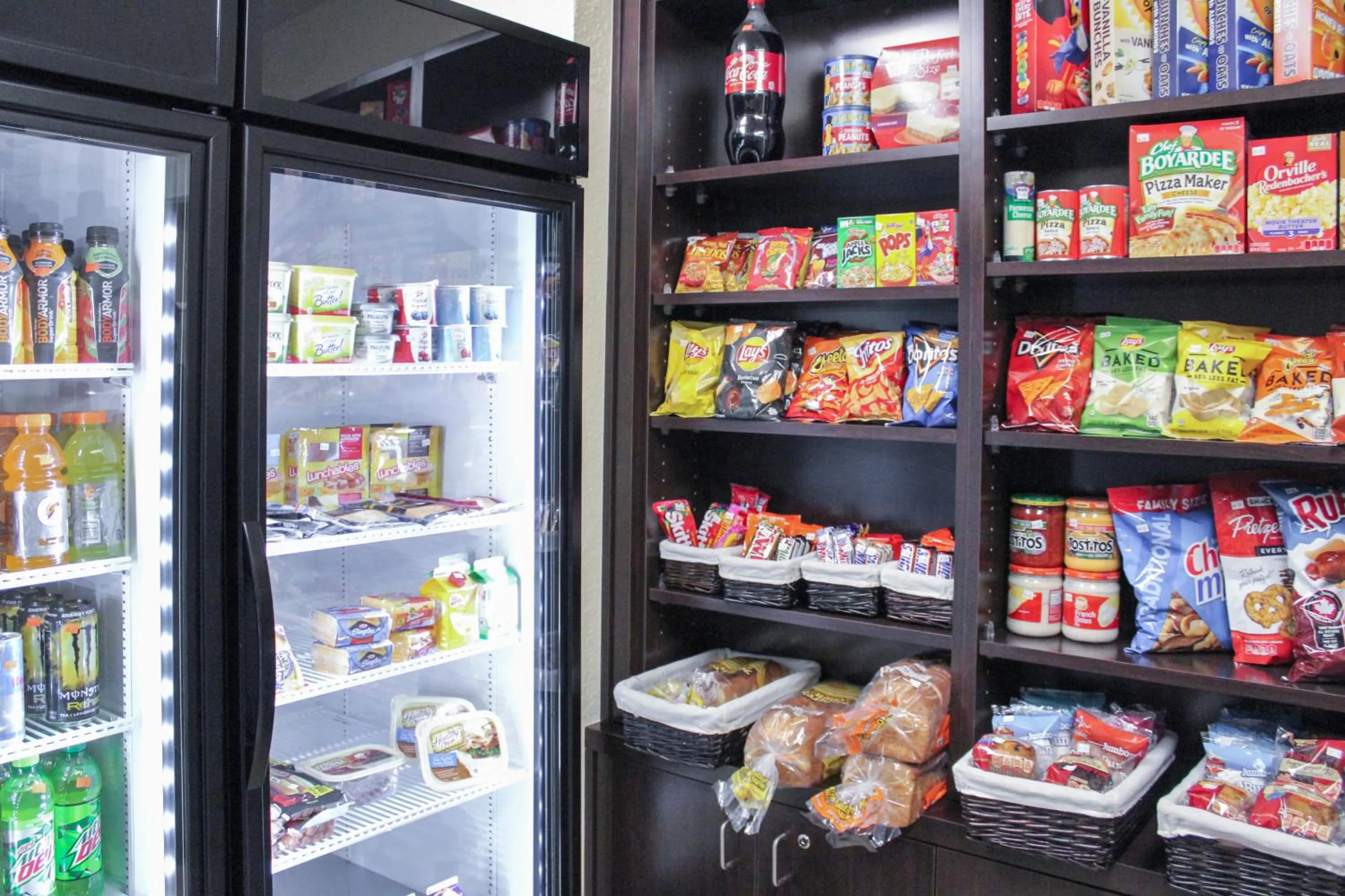 On-site shops in Hilton Vacation Club Polynesian Isles Kissimmee