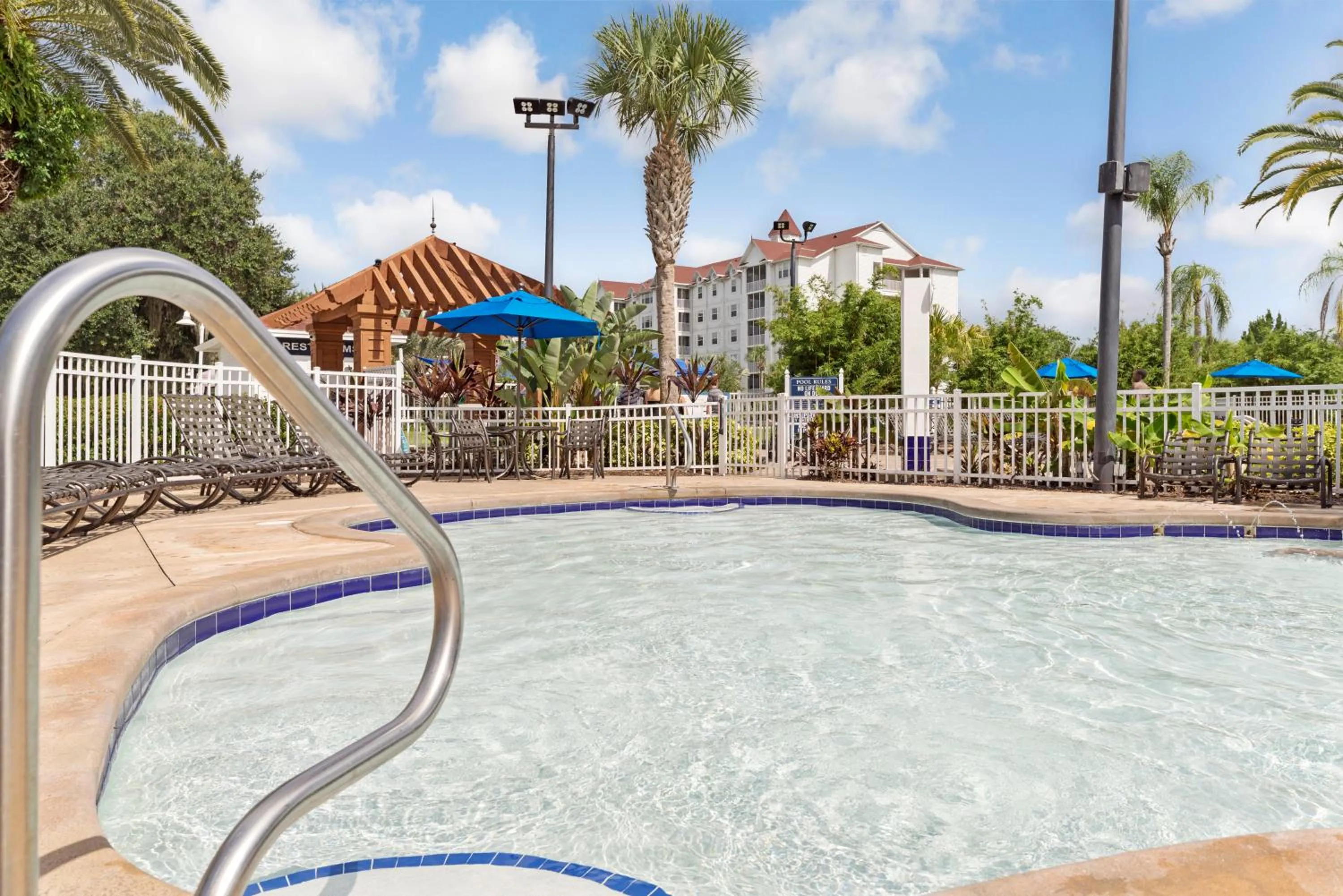 Swimming pool in Hilton Vacation Club Grand Beach Orlando
