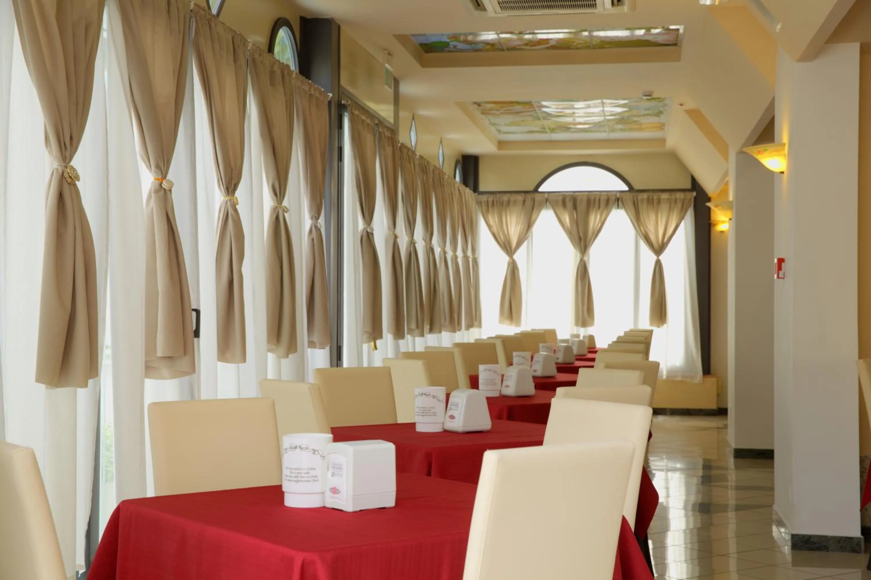 Restaurant/places to eat in Hotel Stefan Room & Breakfast