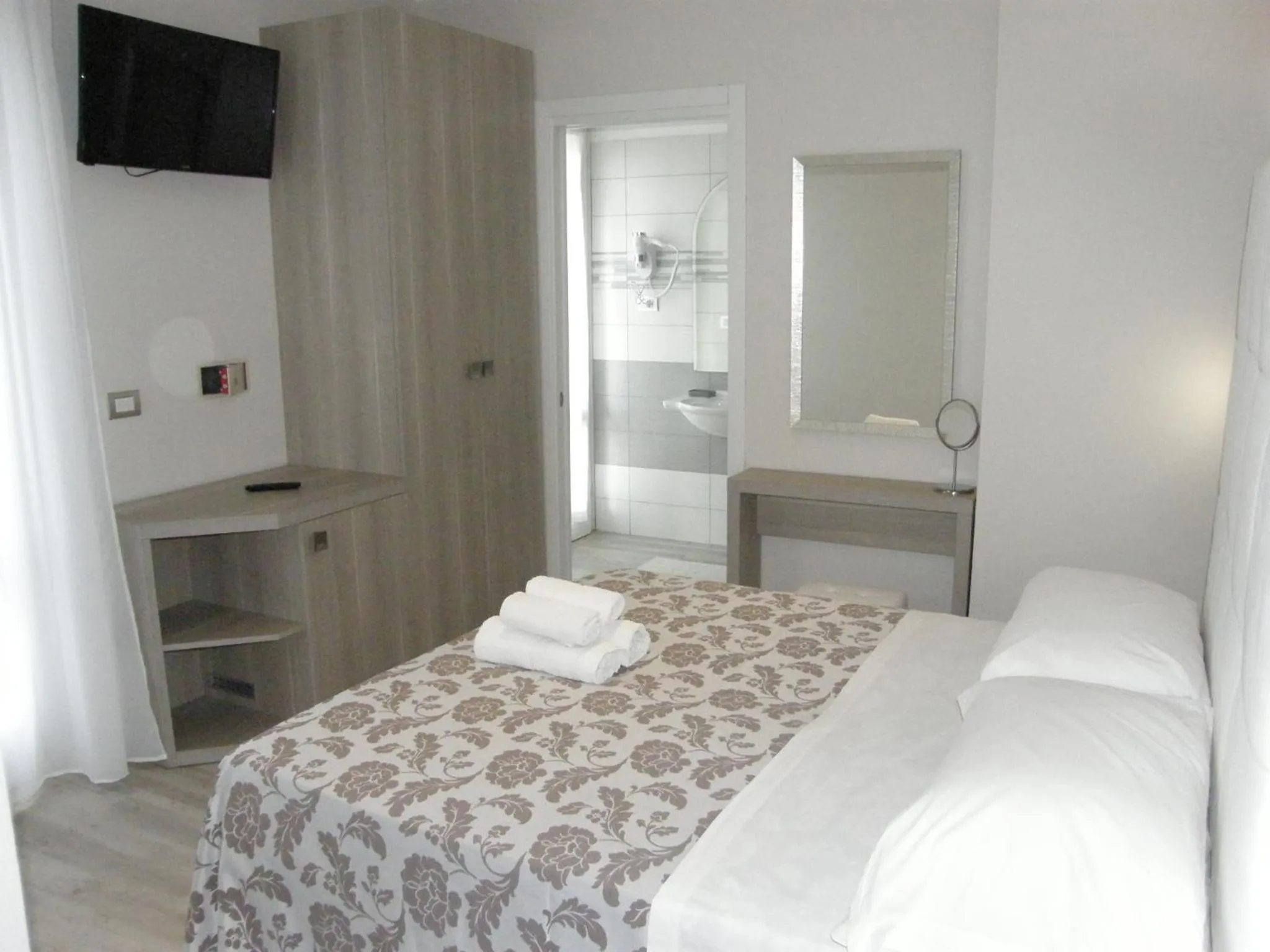 Photo of the whole room, Bed in Hotel Stefan Room & Breakfast