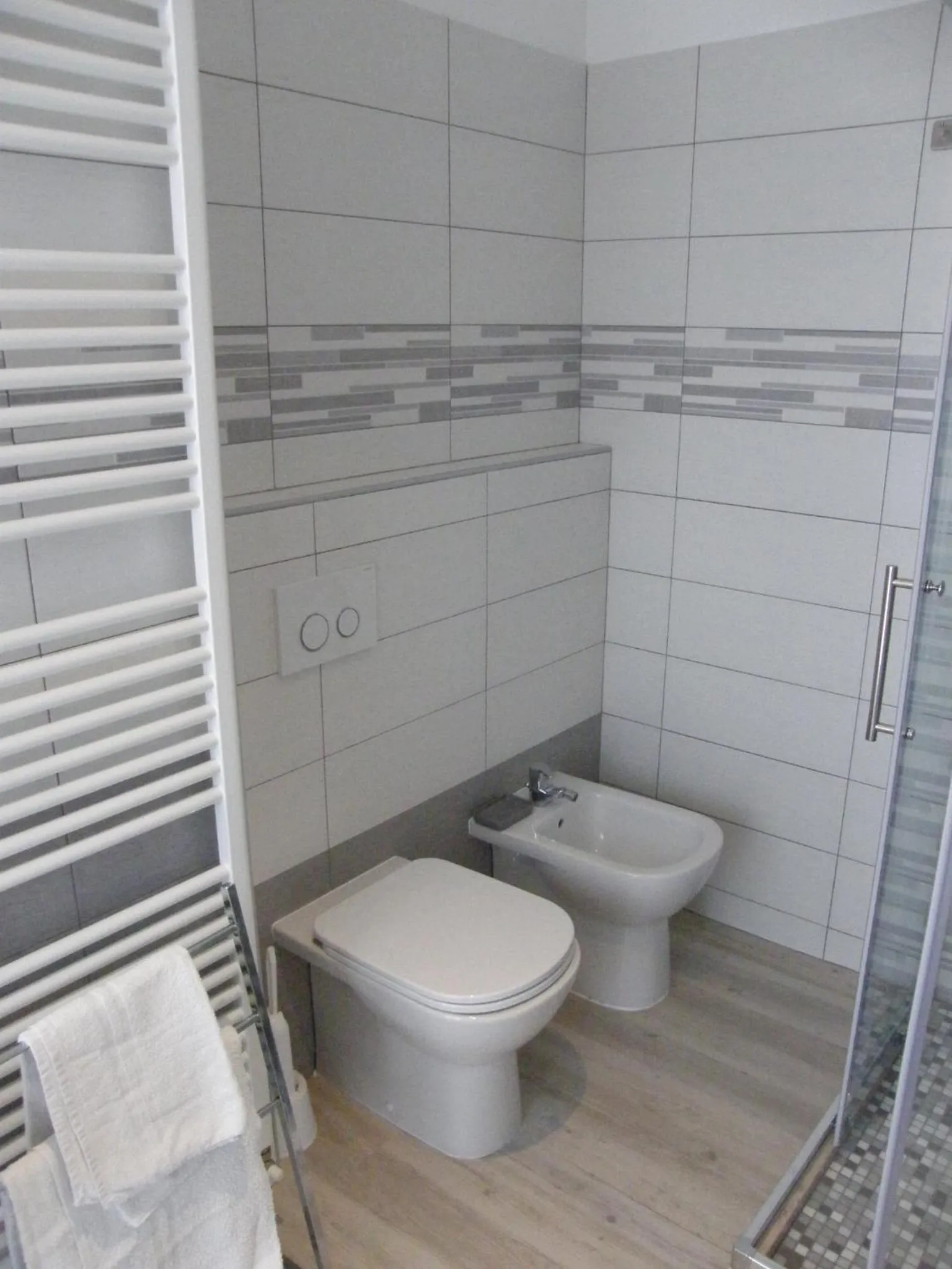 Toilet in Hotel Stefan Room & Breakfast