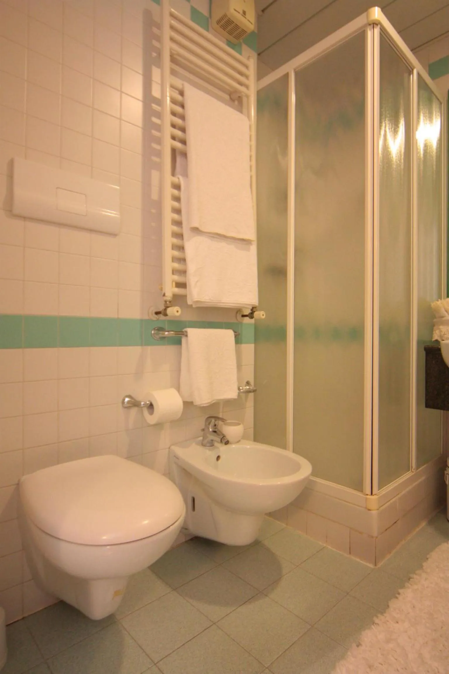 Bathroom in Hotel Stefan Room & Breakfast