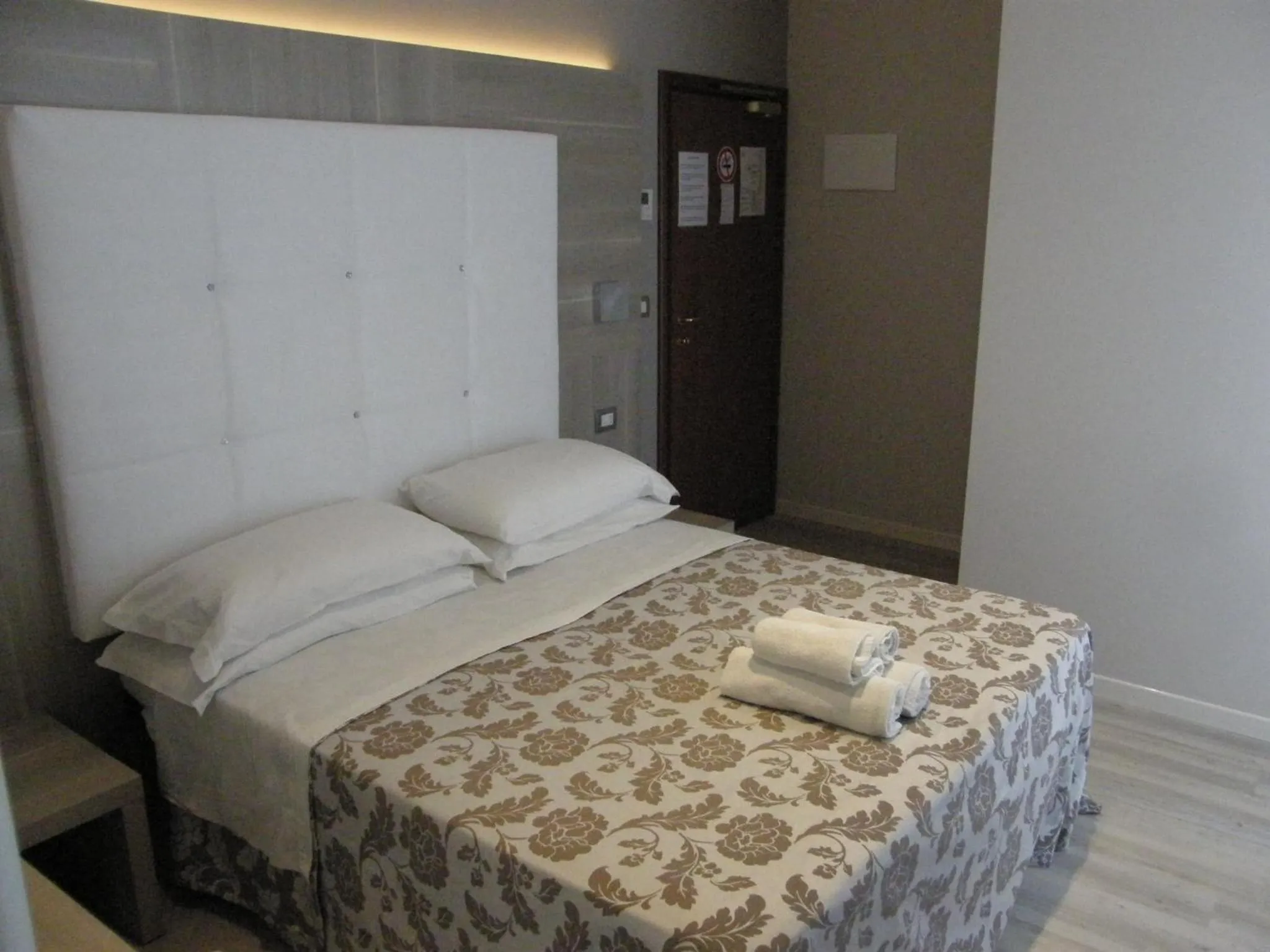 Photo of the whole room, Bed in Hotel Stefan Room & Breakfast