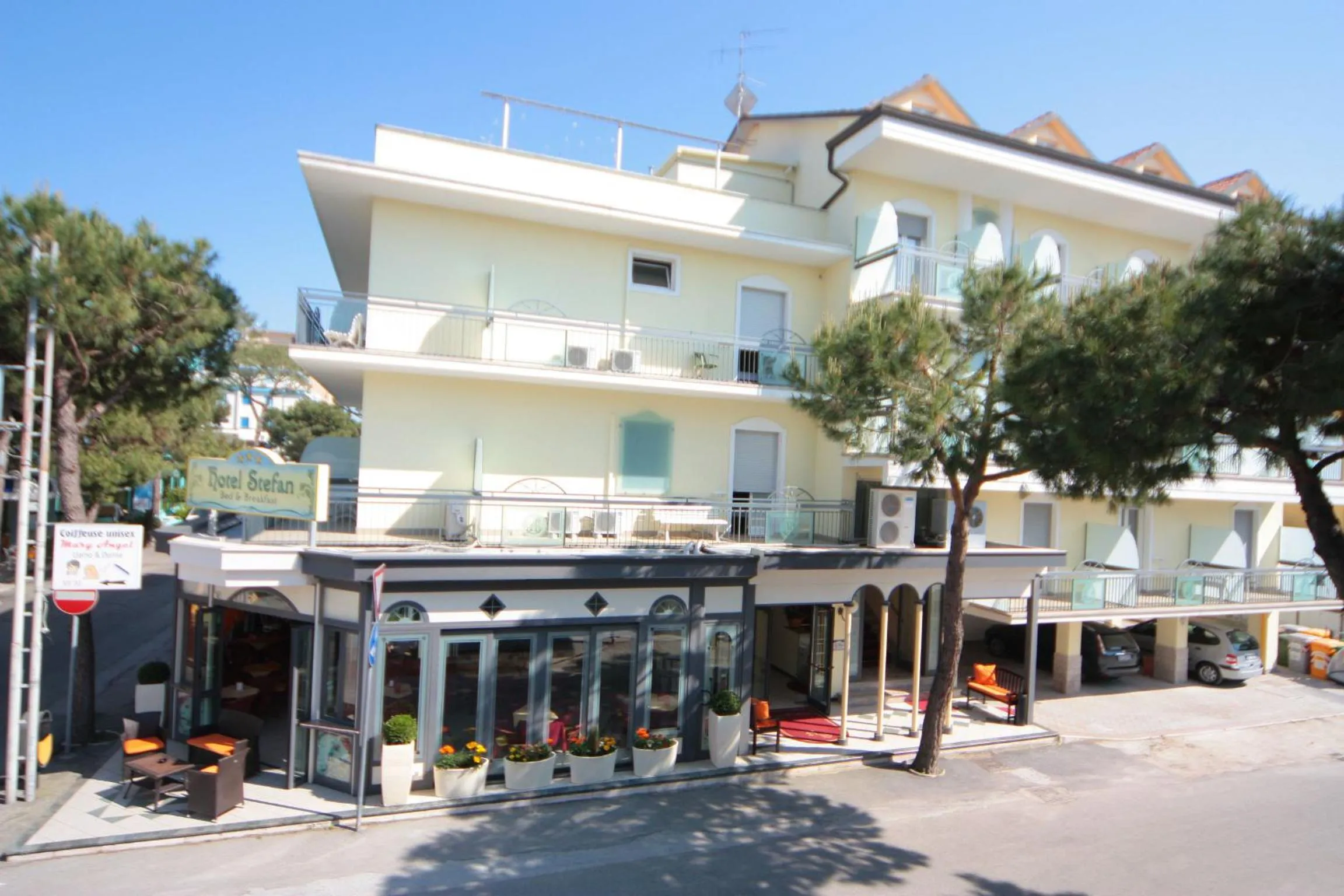 Property building in Hotel Stefan Room & Breakfast