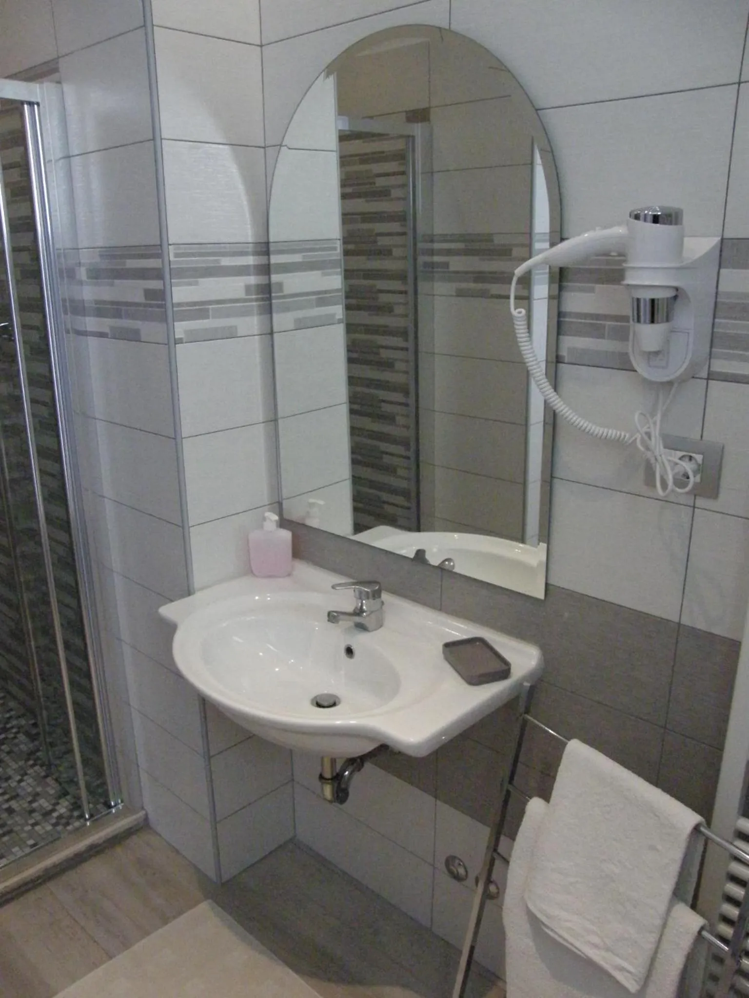 Bathroom in Hotel Stefan Room & Breakfast