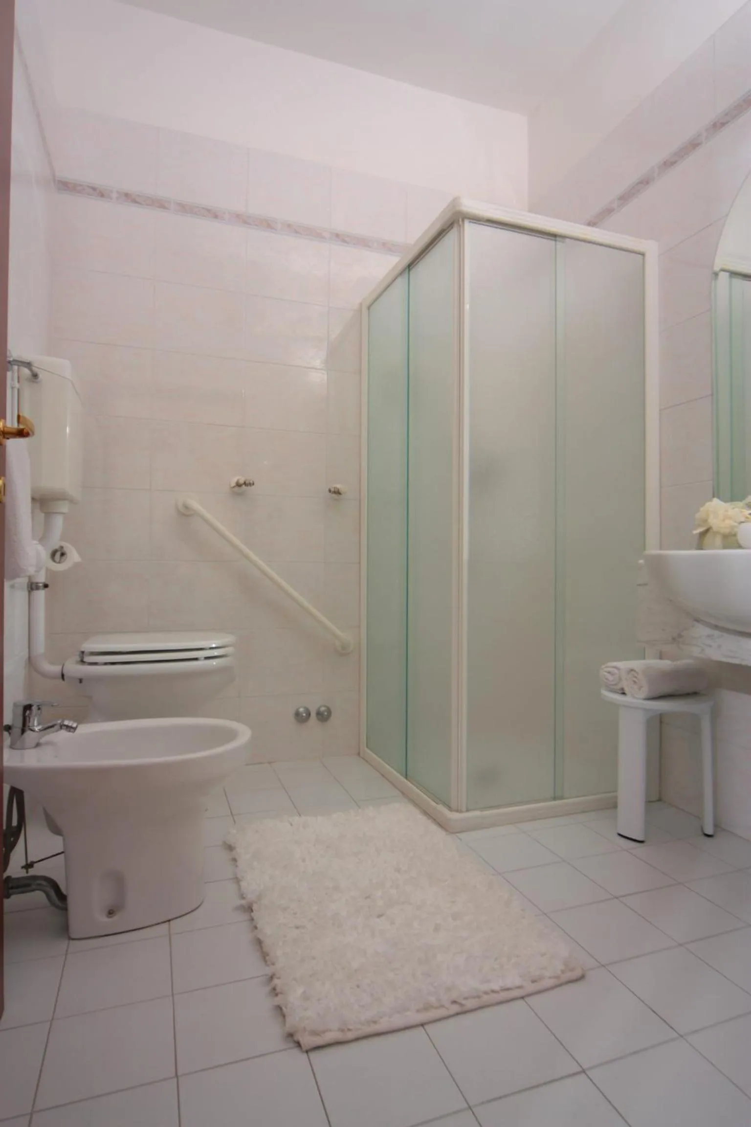 Bathroom in Hotel Stefan Room & Breakfast