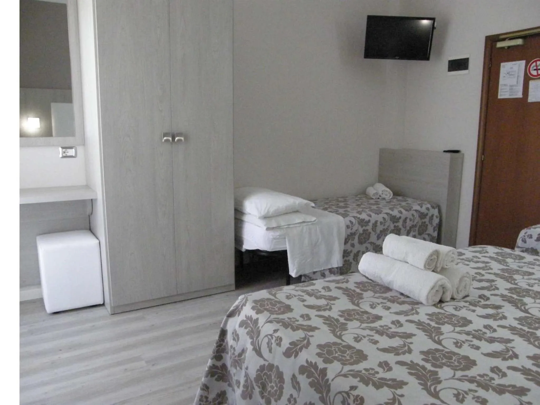 Photo of the whole room, Bed in Hotel Stefan Room & Breakfast