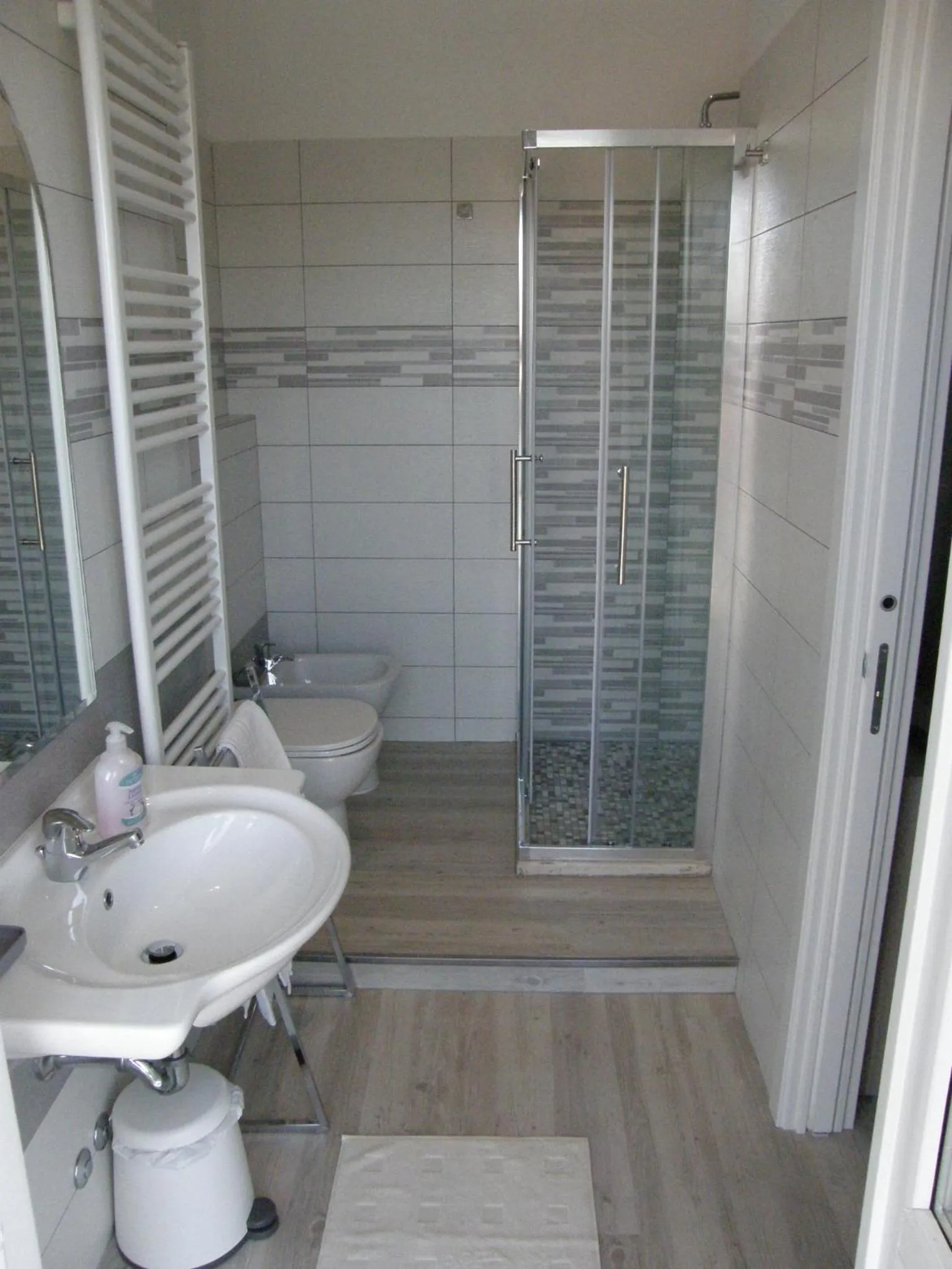 Bathroom in Hotel Stefan Room & Breakfast