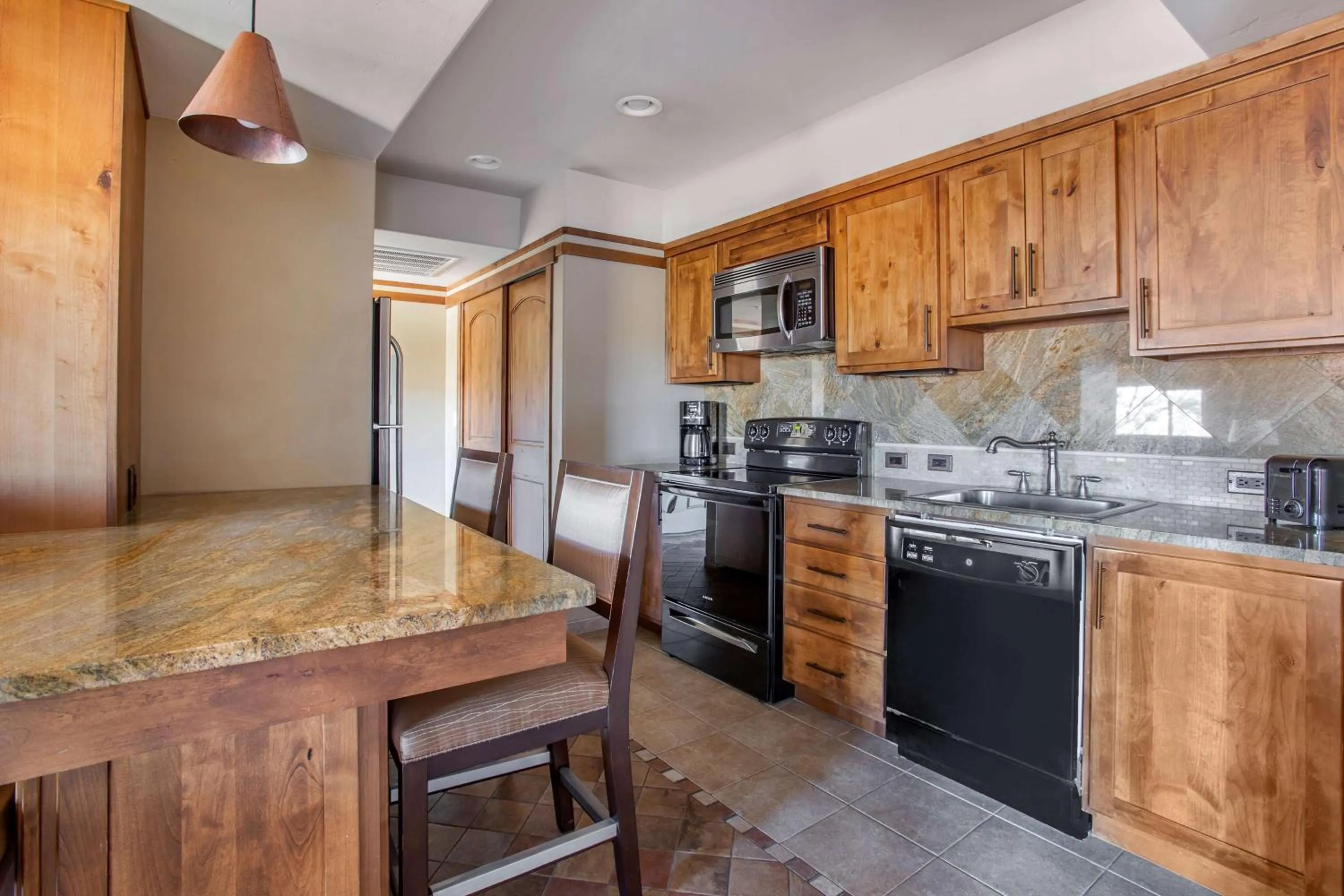 Kitchen or kitchenette in Hilton Vacation Club Sedona Summit