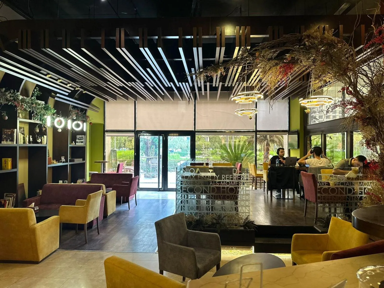 Restaurant/places to eat in Jouhayna Hotel&Suite