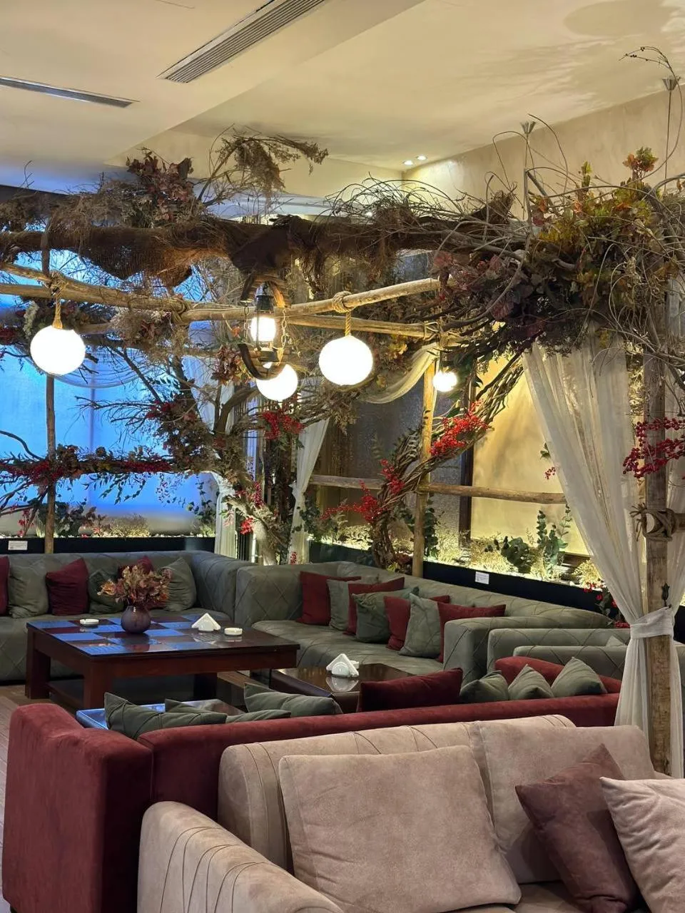 Restaurant/places to eat in Jouhayna Hotel&Suite