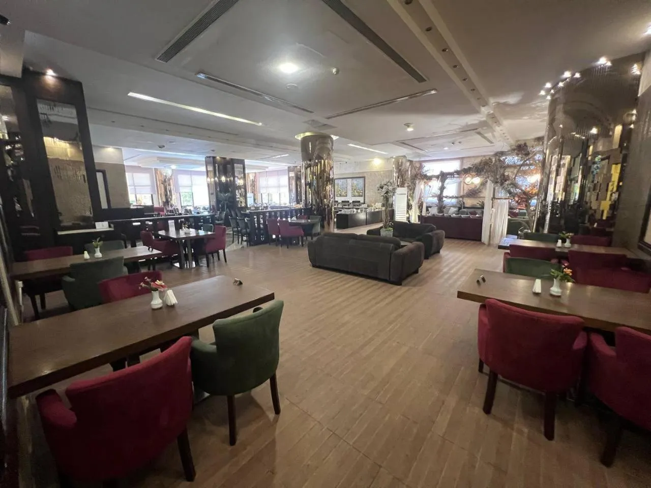 Restaurant/places to eat in Jouhayna Hotel&Suite