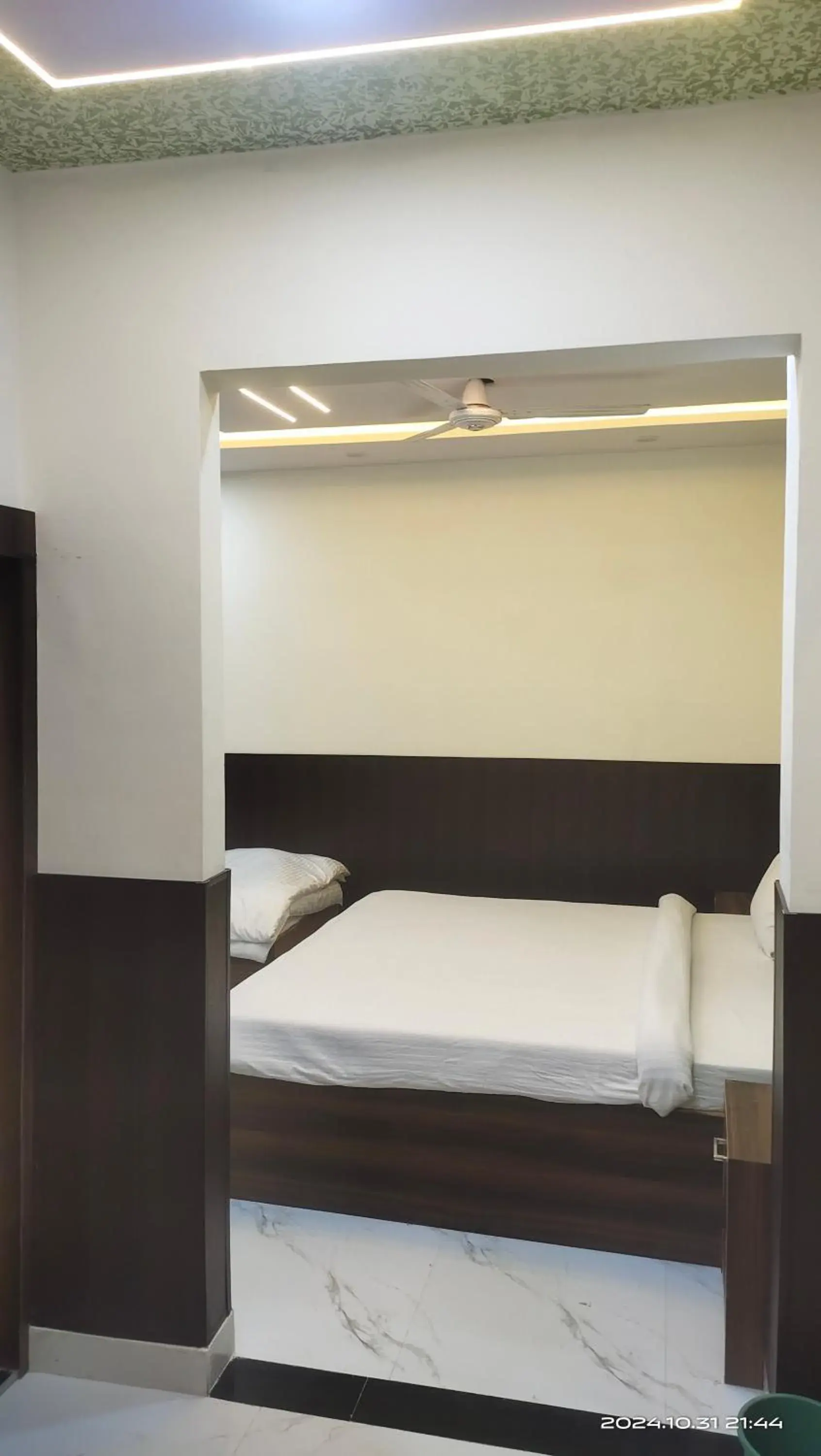 Deluxe Double Room with Extra Bed in Big Brother hostel Hotel Deluxe Double Room with Extra Bed in Big Brother hostel Hotel