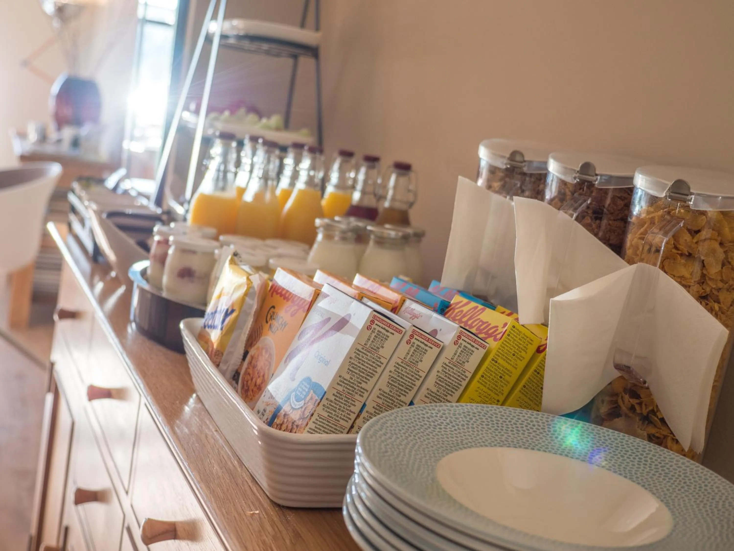 Breakfast in Waterfront House