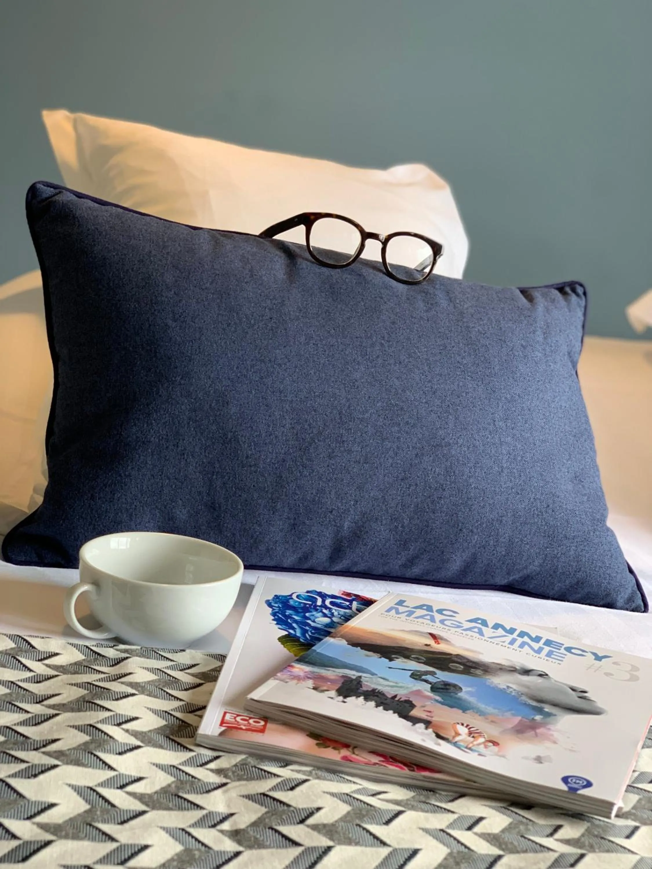 Bed in Hôtel Beauregard, The Originals Relais