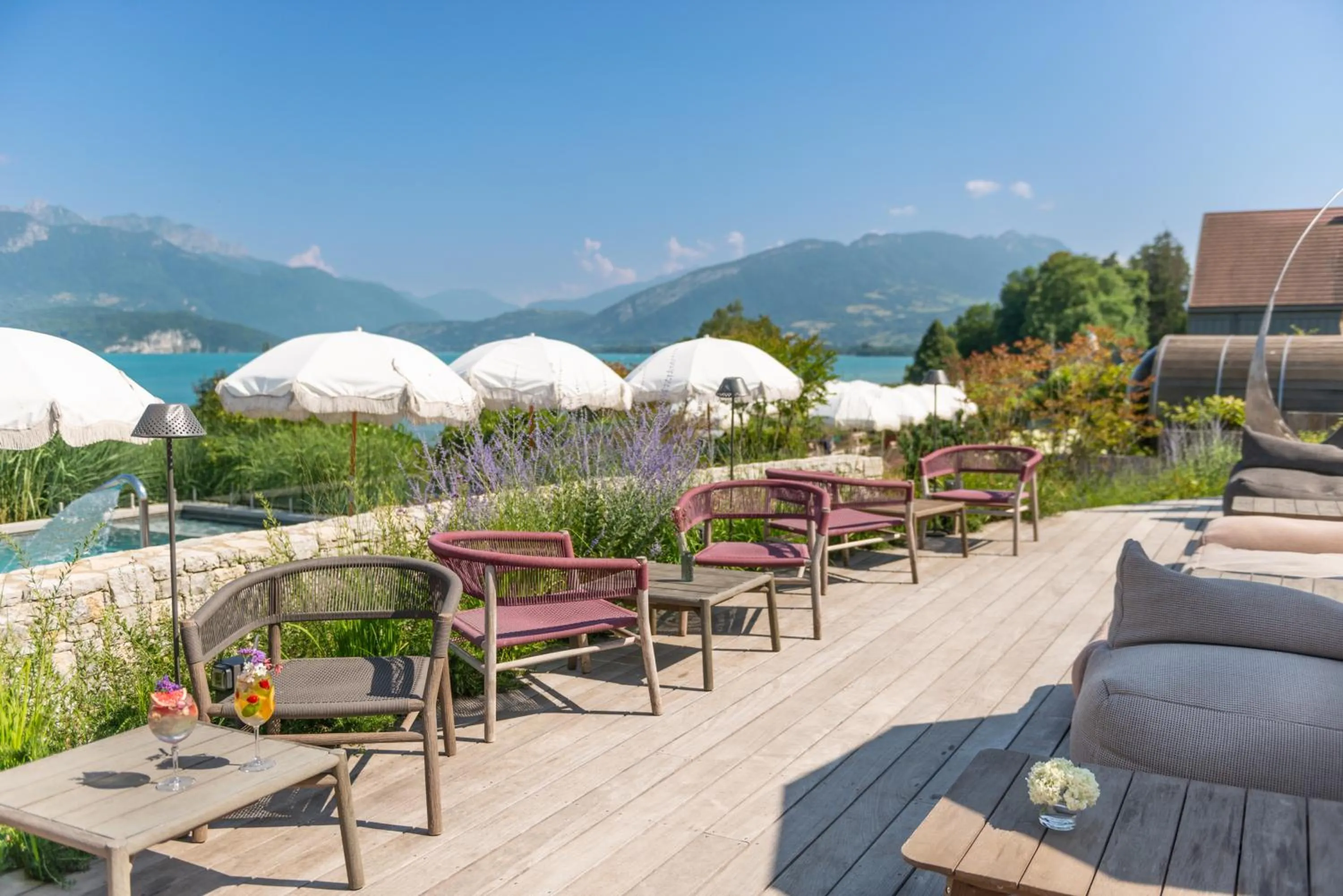 Lounge or bar in Hôtel Beauregard, The Originals Relais