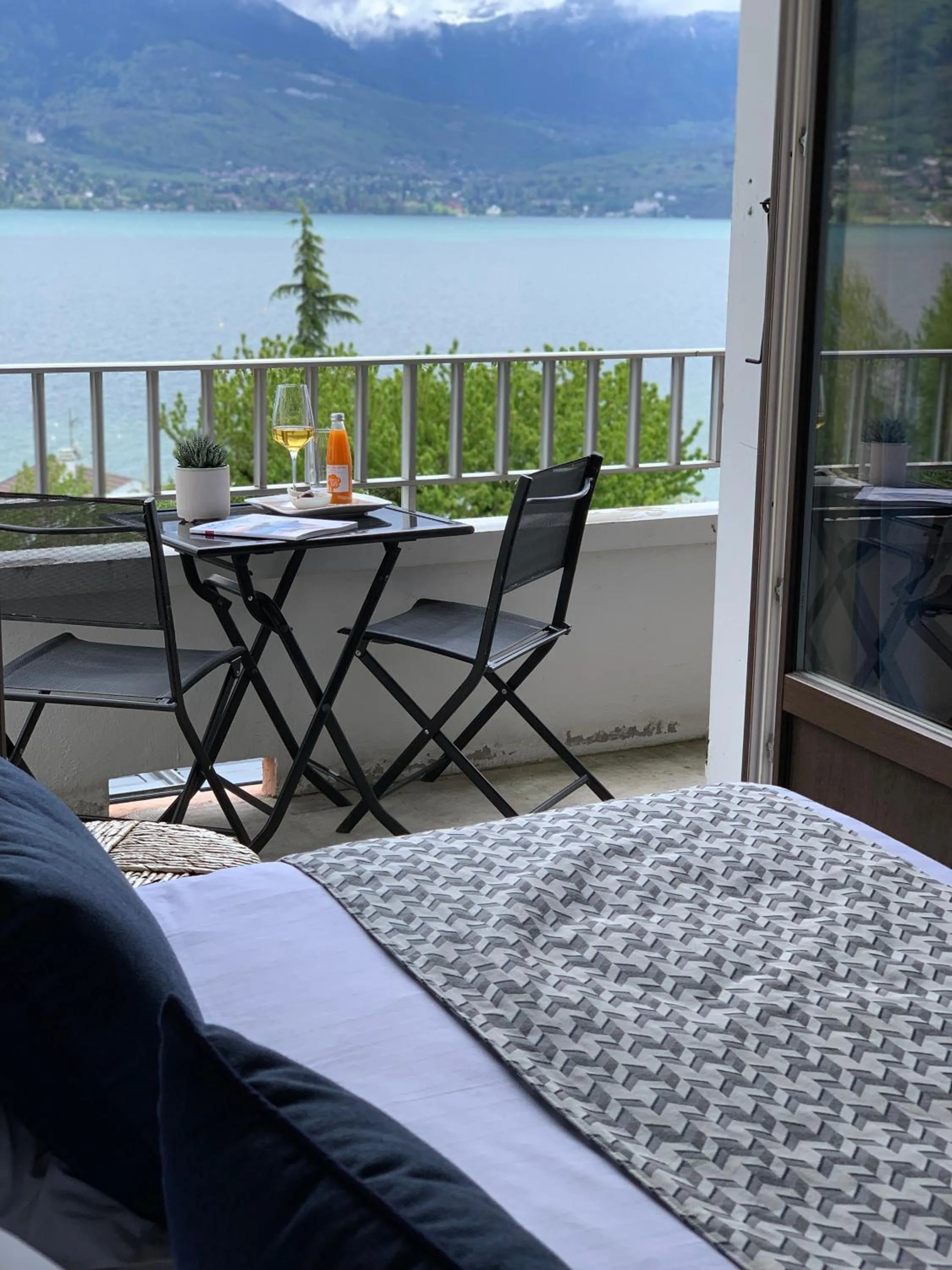 Patio in Hôtel Beauregard, The Originals Relais