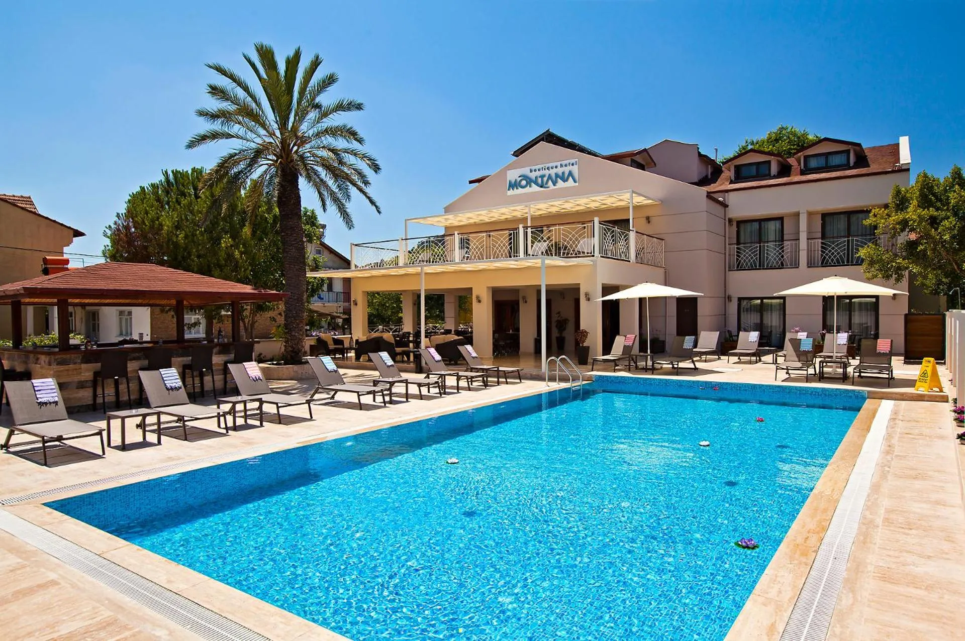 Lounge or bar in Montana Hotel