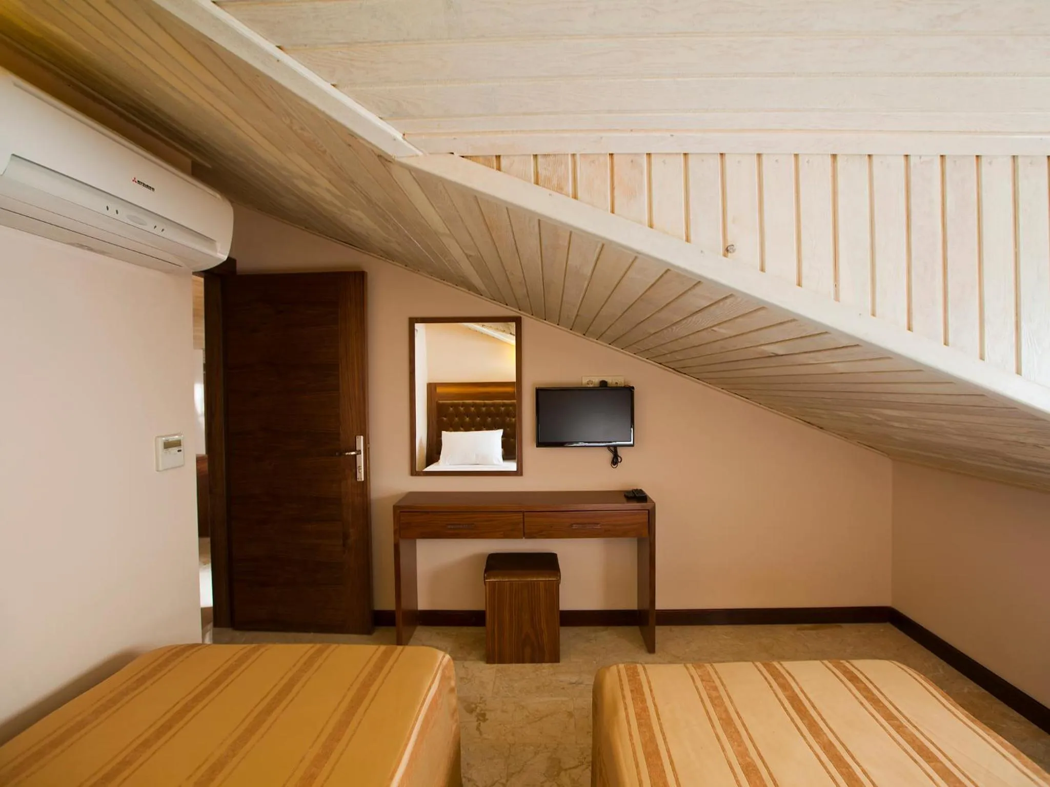 TV and multimedia in Montana Hotel