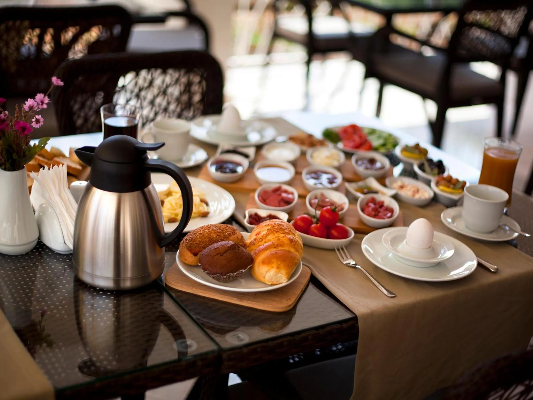 Restaurant/places to eat in Montana Hotel