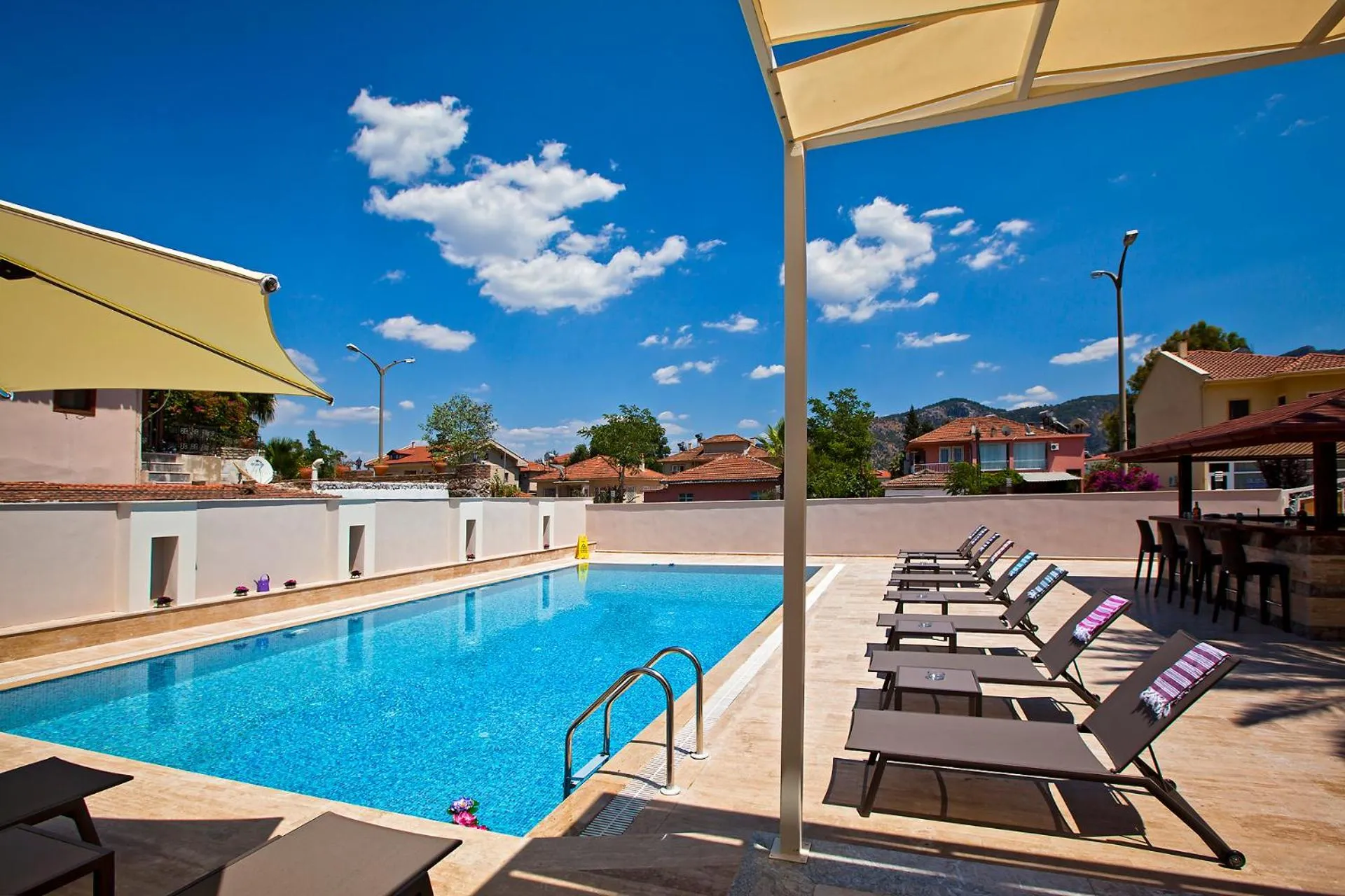 Swimming pool in Montana Hotel