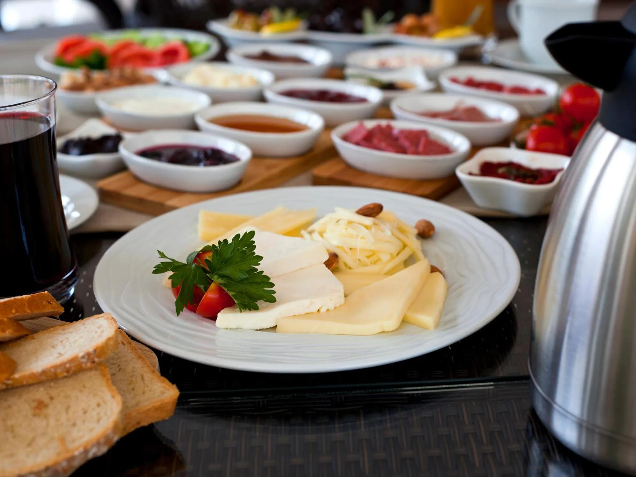 Restaurant/places to eat in Montana Hotel