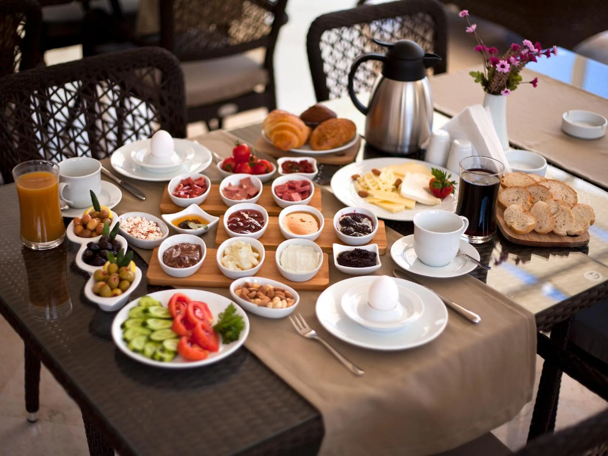 Restaurant/places to eat in Montana Hotel