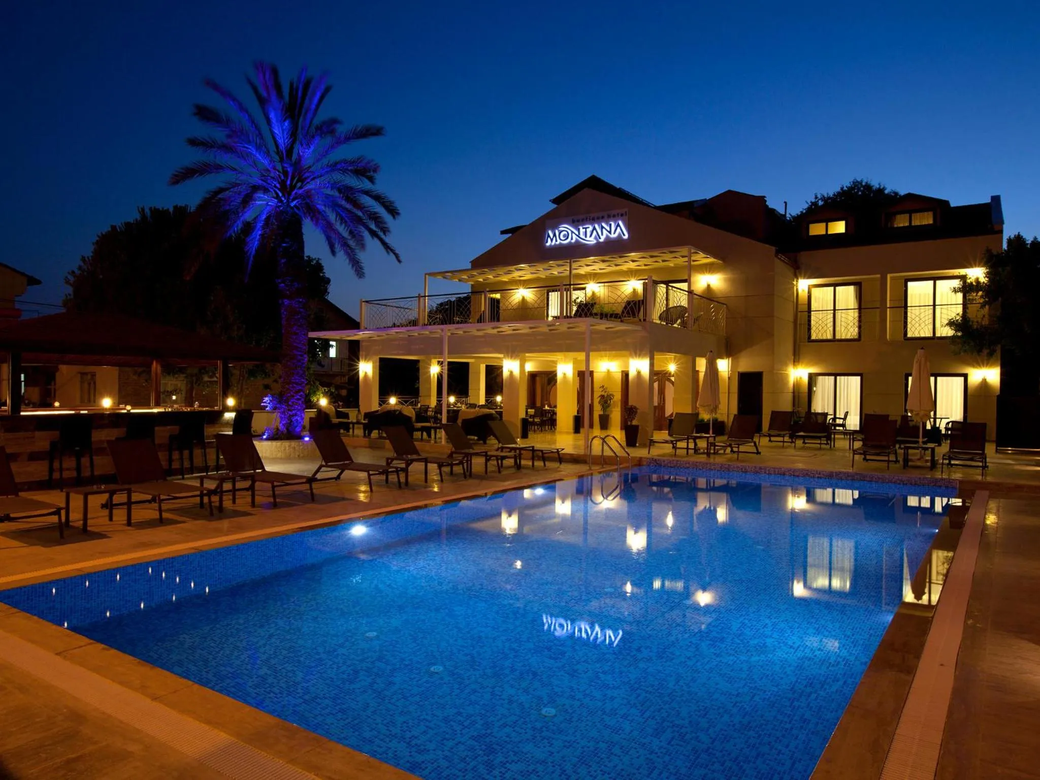 Facade/entrance in Montana Hotel